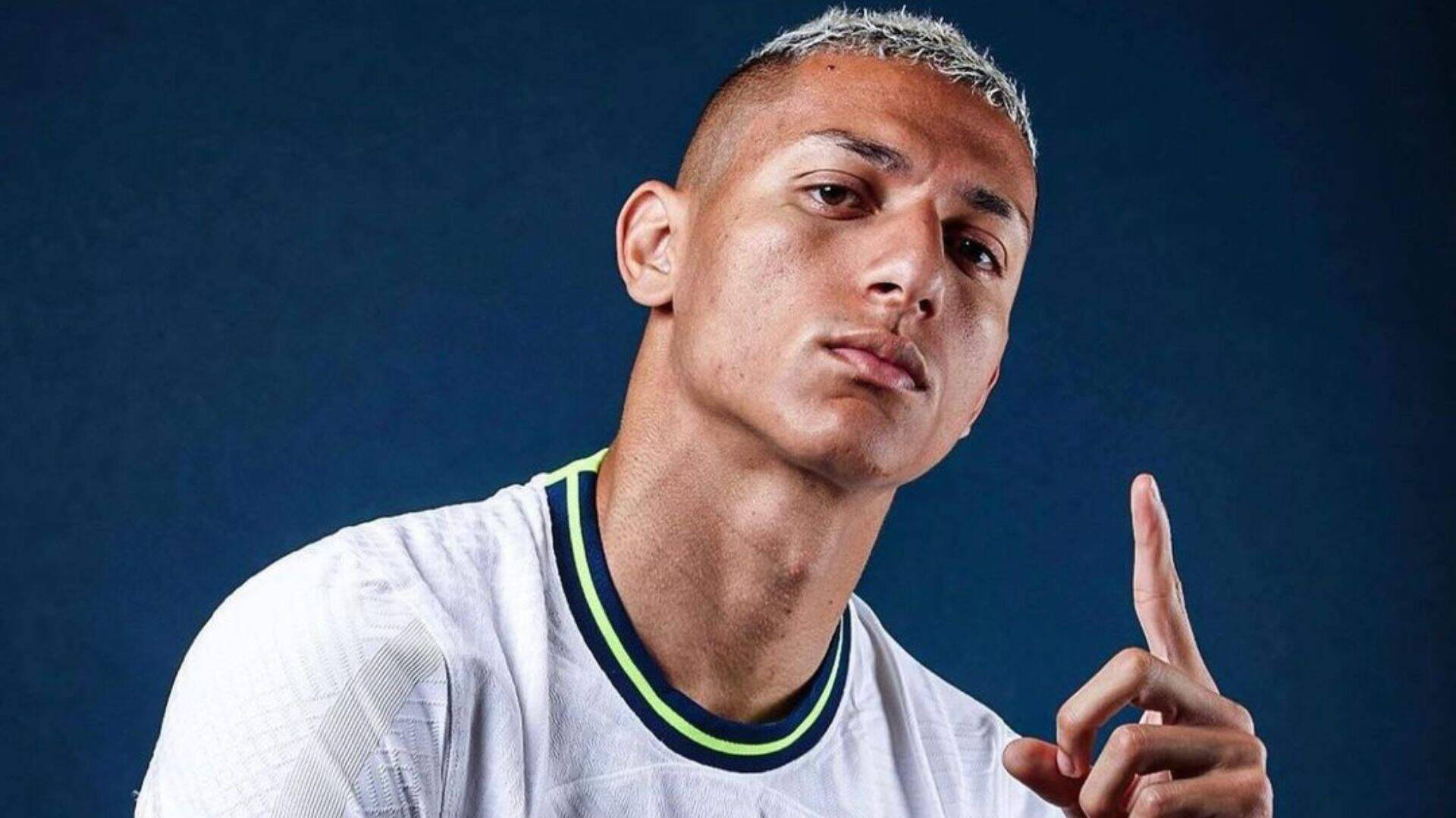 Richarlison De Andrade, short silver hair, white jersey, Full HD Desktop Wallpaper