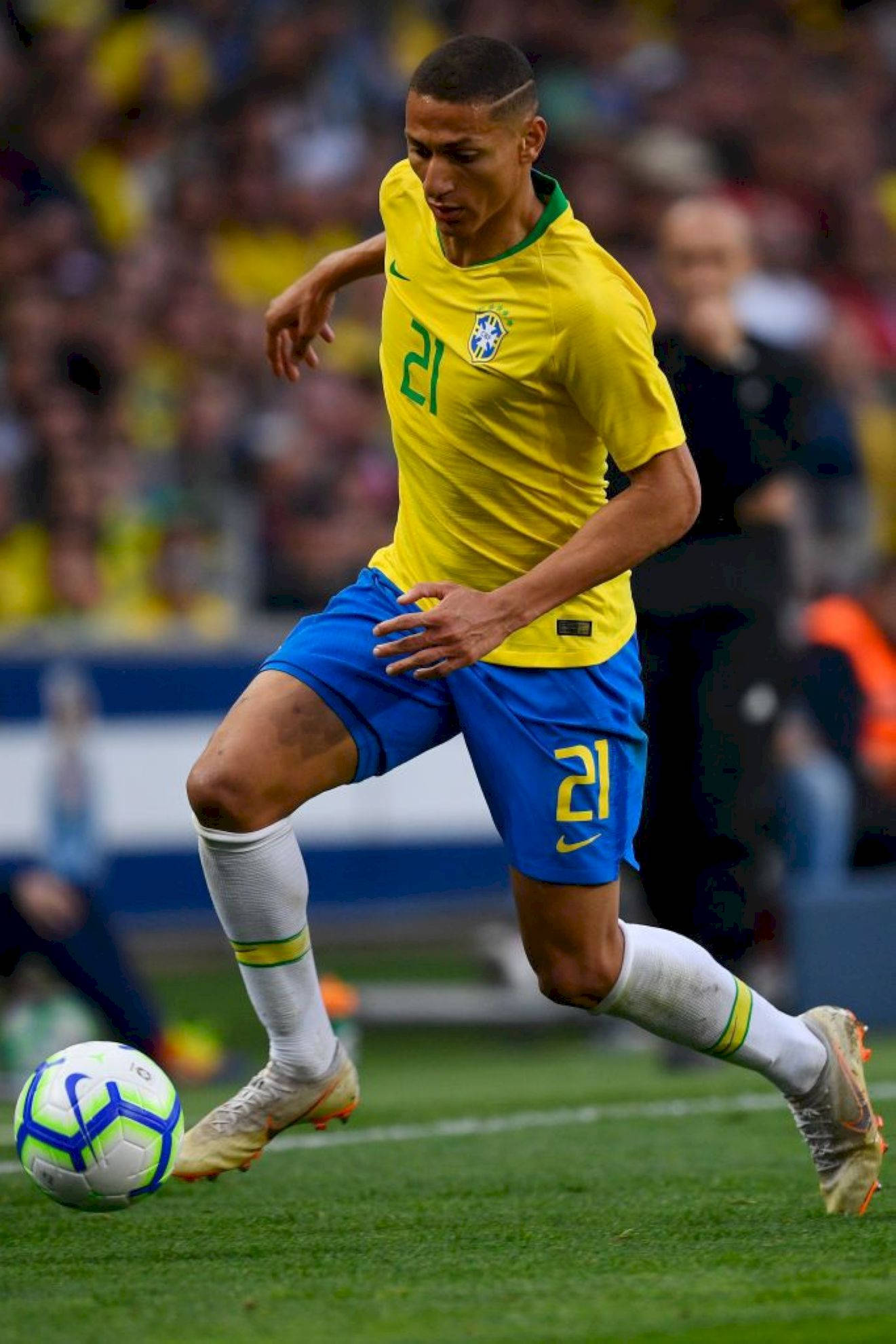 Richarlison De Andrade, yellow and blue jersey, colorful ball, Full HD Phone Wallpaper
