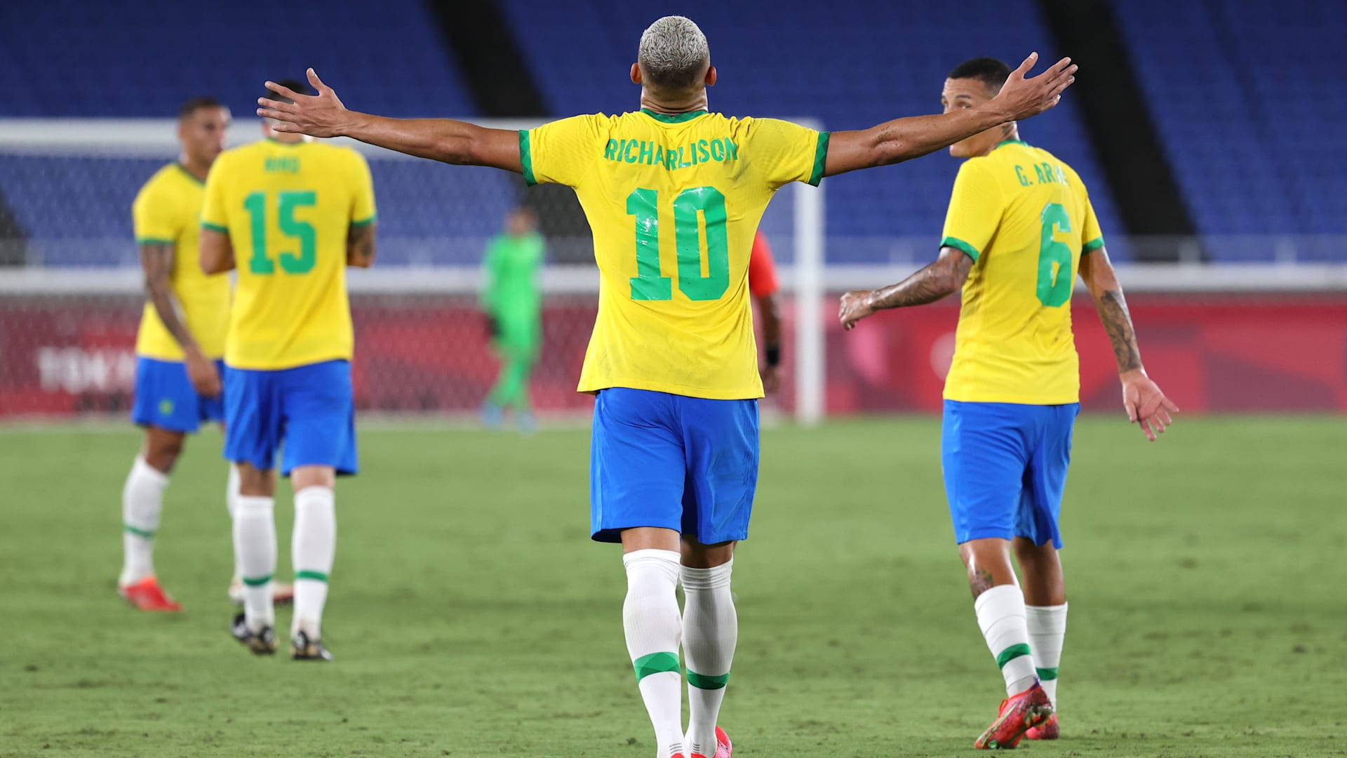Richarlison De Andrade, yellow jerseys, green field, Full HD Desktop Wallpaper