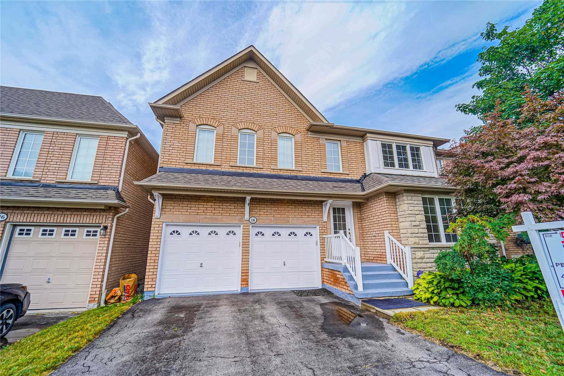 Richmond Hill Canada, two-story brick house, white garage doors, HD Desktop Wallpaper