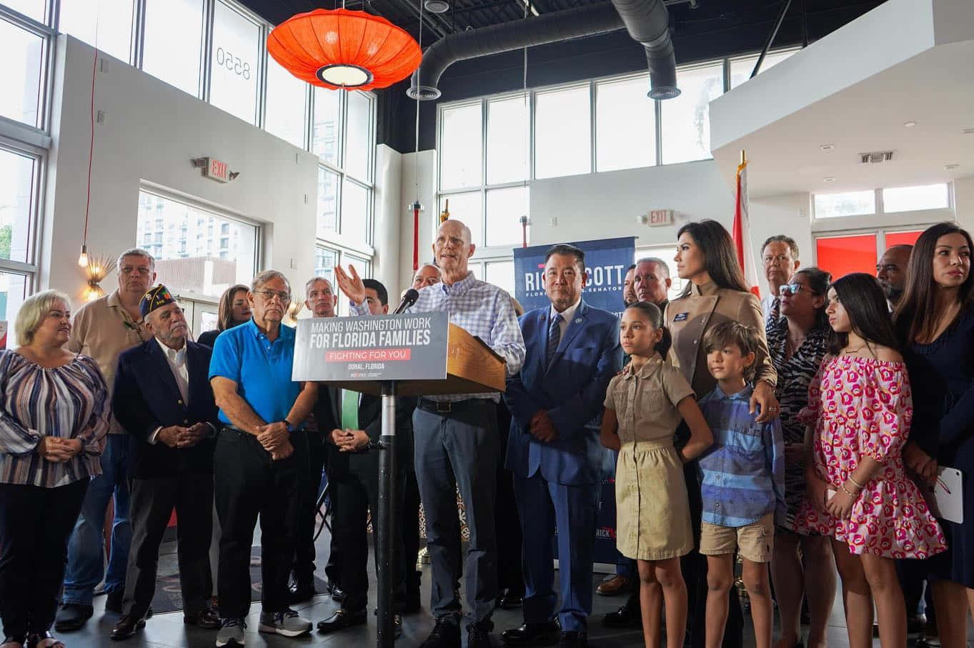 Rick Scott, podium, supporters, HD Desktop Wallpaper