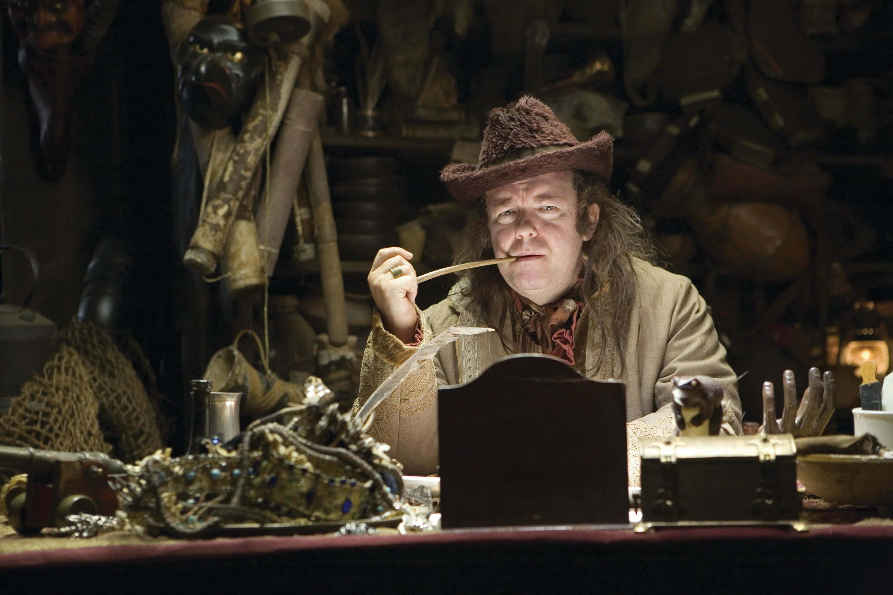 Ricky Gervais, brown hat, coat, 2K Desktop Wallpaper
