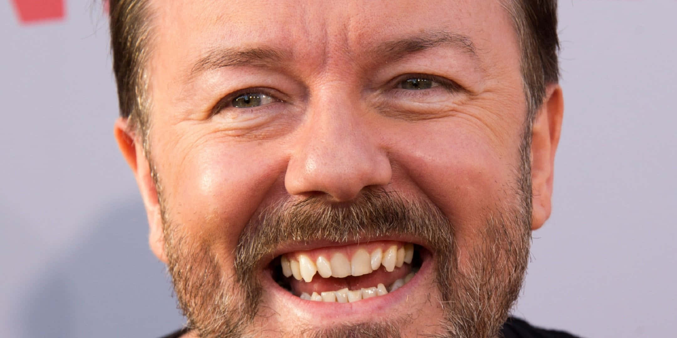 Ricky Gervais, beard, laughing broadly, Full HD Desktop Wallpaper
