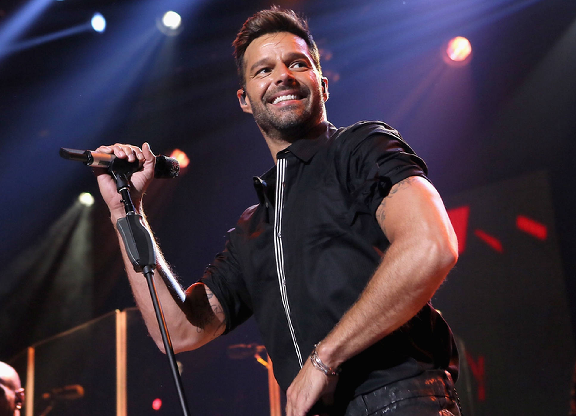 Ricky Martin, black shirt, brightly lit stage, Full HD Desktop Wallpaper