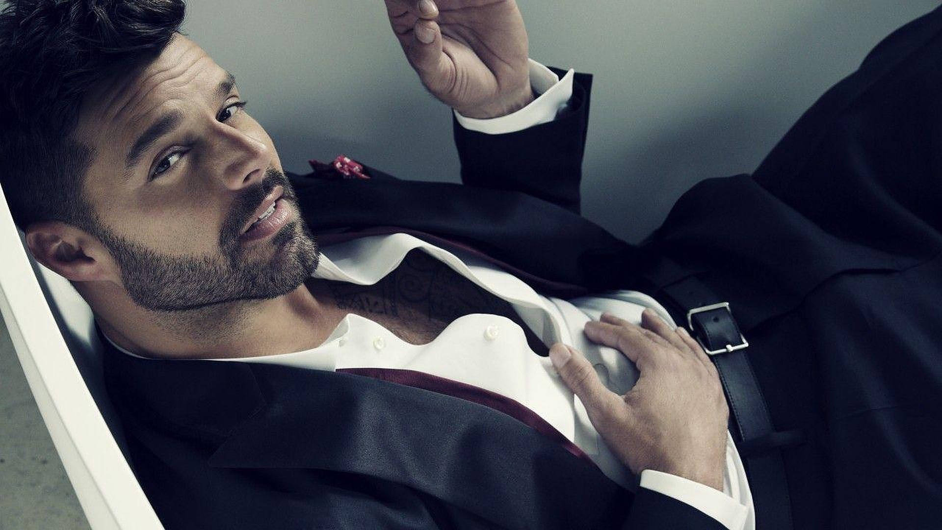 Ricky Martin, black suit, red boutonniere, Full HD Desktop Wallpaper