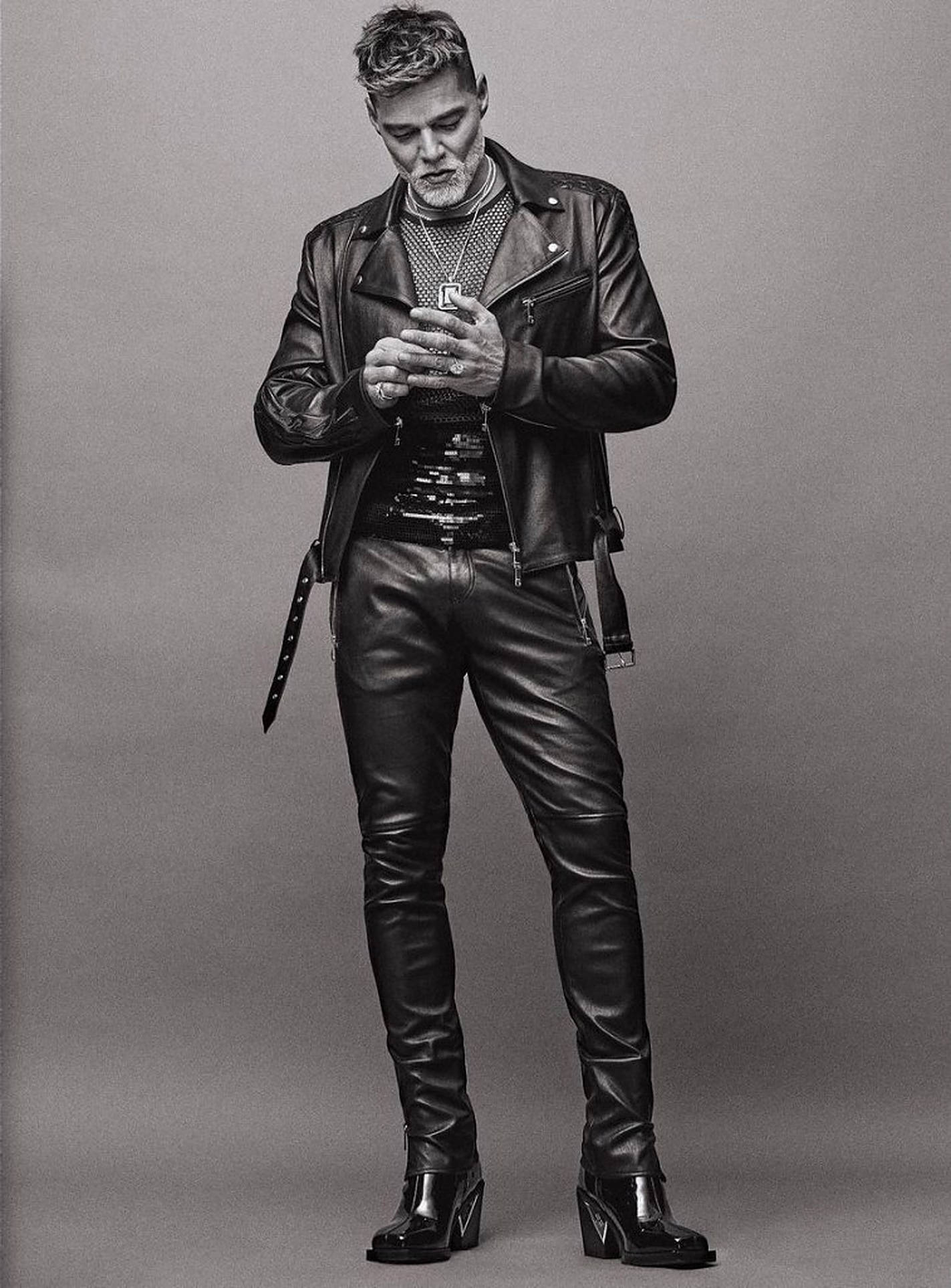 Ricky Martin, full leather outfit, plain gray studio background, Full HD Phone Wallpaper