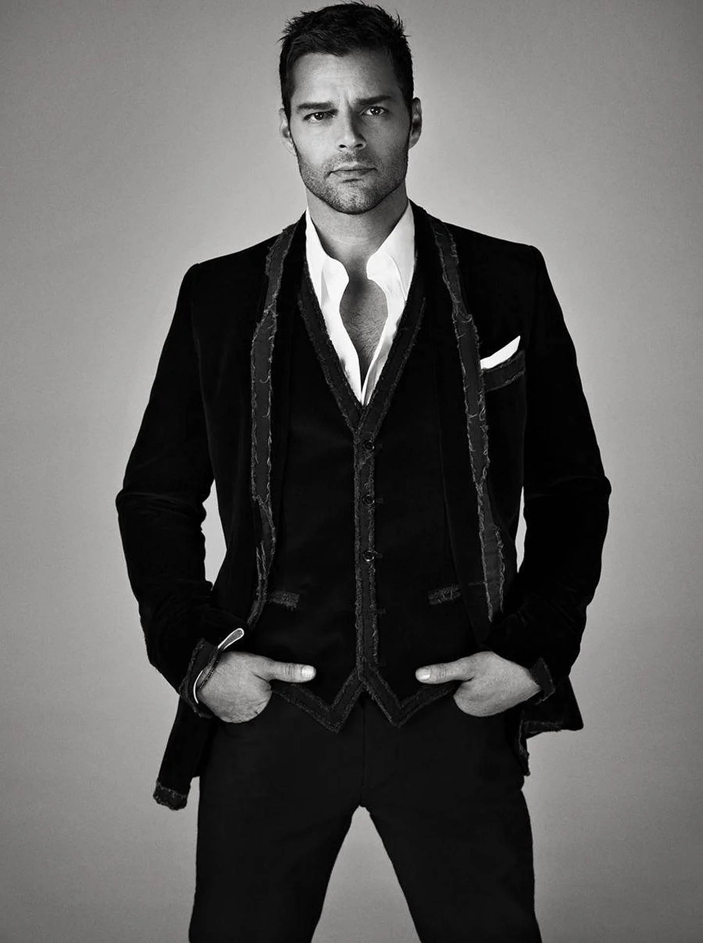 Ricky Martin, black velvet suit, plain gray background, Full HD Phone Wallpaper