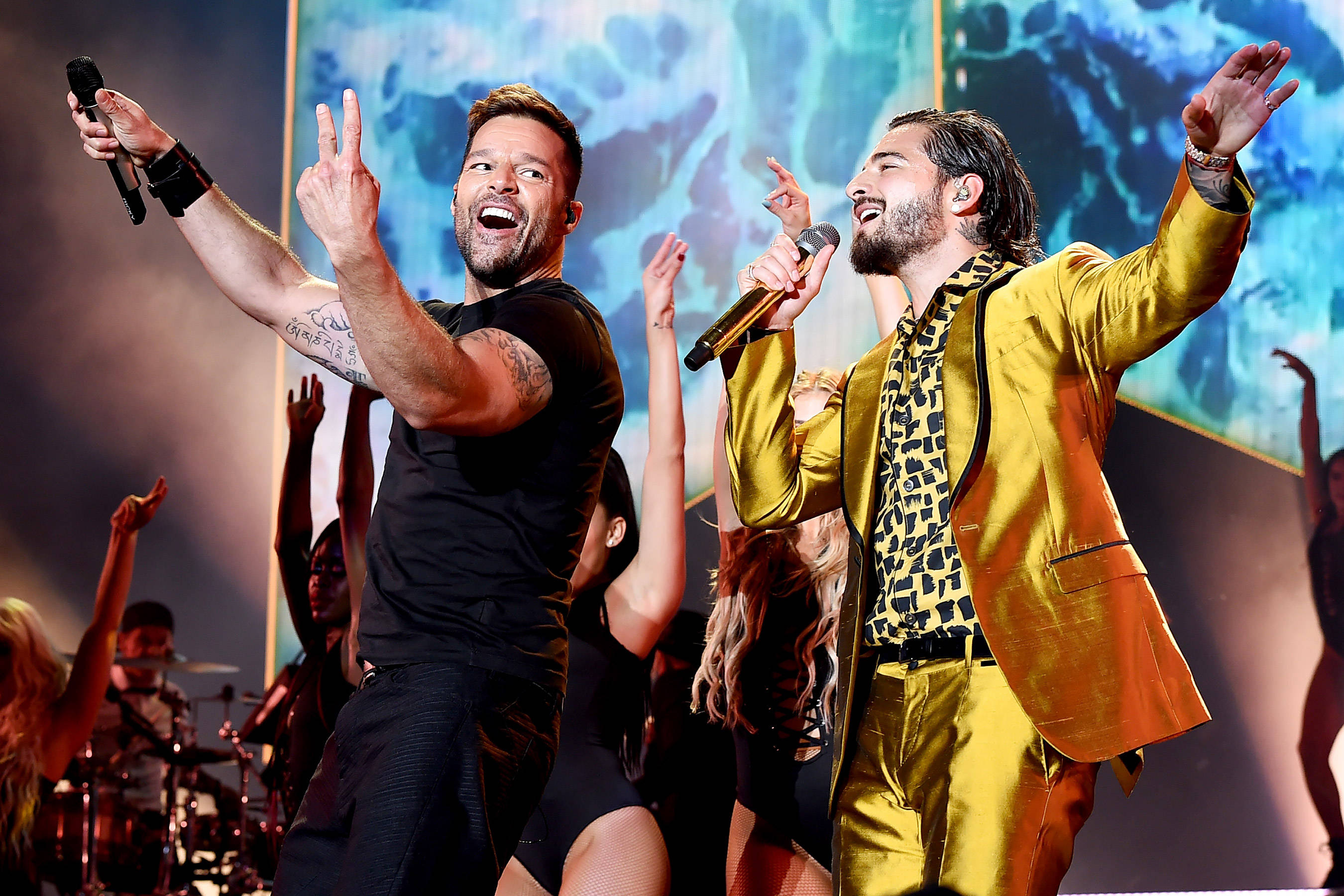 Ricky Martin, duet, stage, 2K Desktop Wallpaper