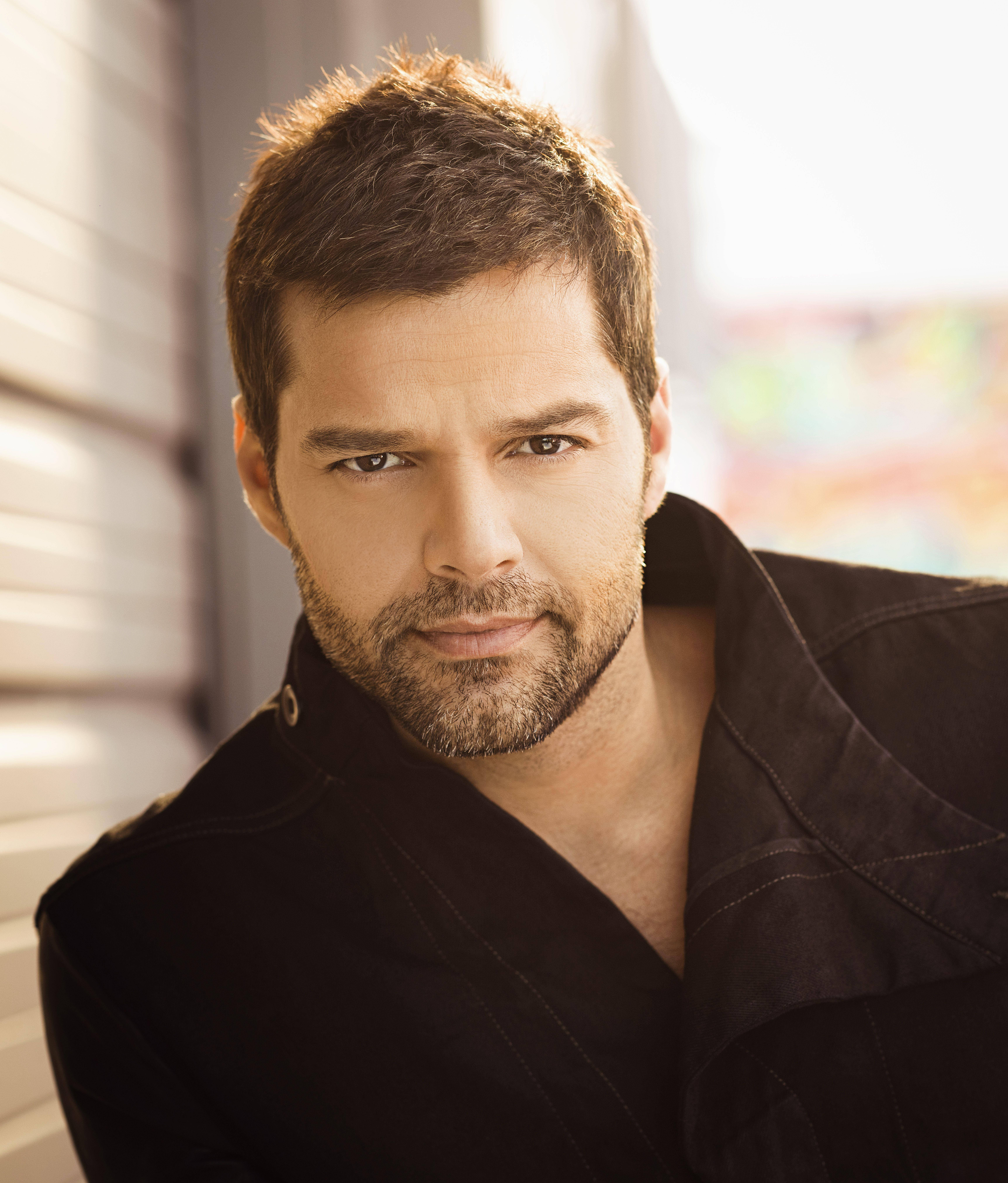 Ricky Martin, black jacket, short brown hair, 8K Phone Wallpaper