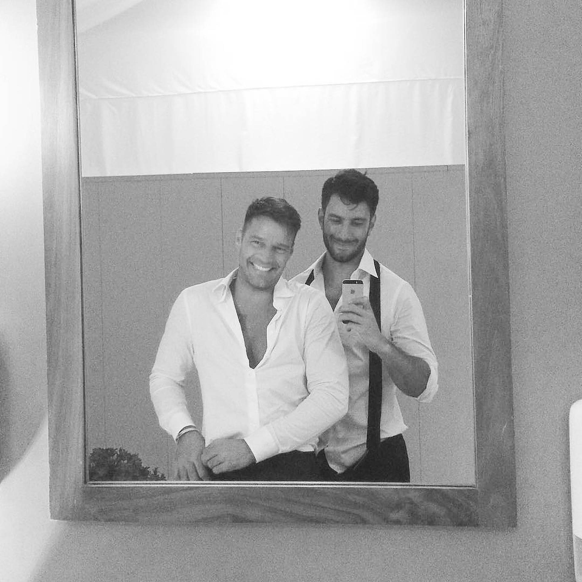 Ricky Martin, mirror selfie, monochrome bathroom, Full HD Desktop Wallpaper