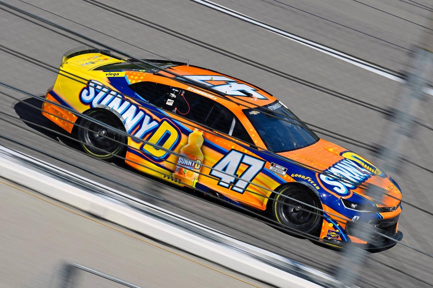 Ricky Stenhouse Jr, yellow, Sunny D, HD Desktop Wallpaper