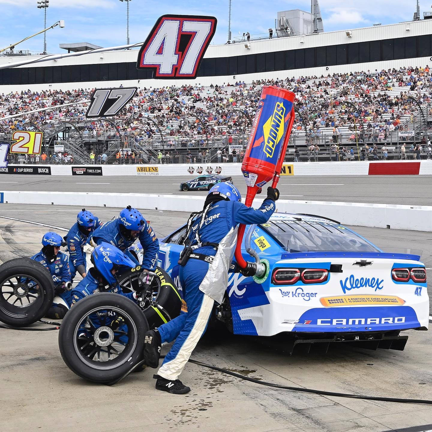 Ricky Stenhouse Jr, blue #47 Chevrolet Camaro, NASCAR pit crew, HD Desktop Wallpaper