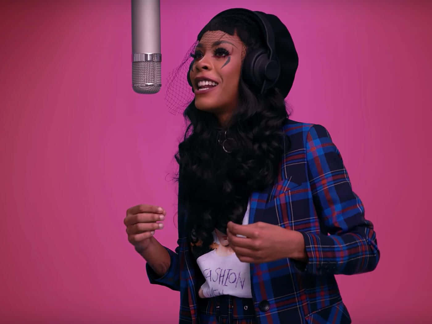 Rico Nasty, vibrant pink studio backdrop, headphones, HD Desktop Wallpaper