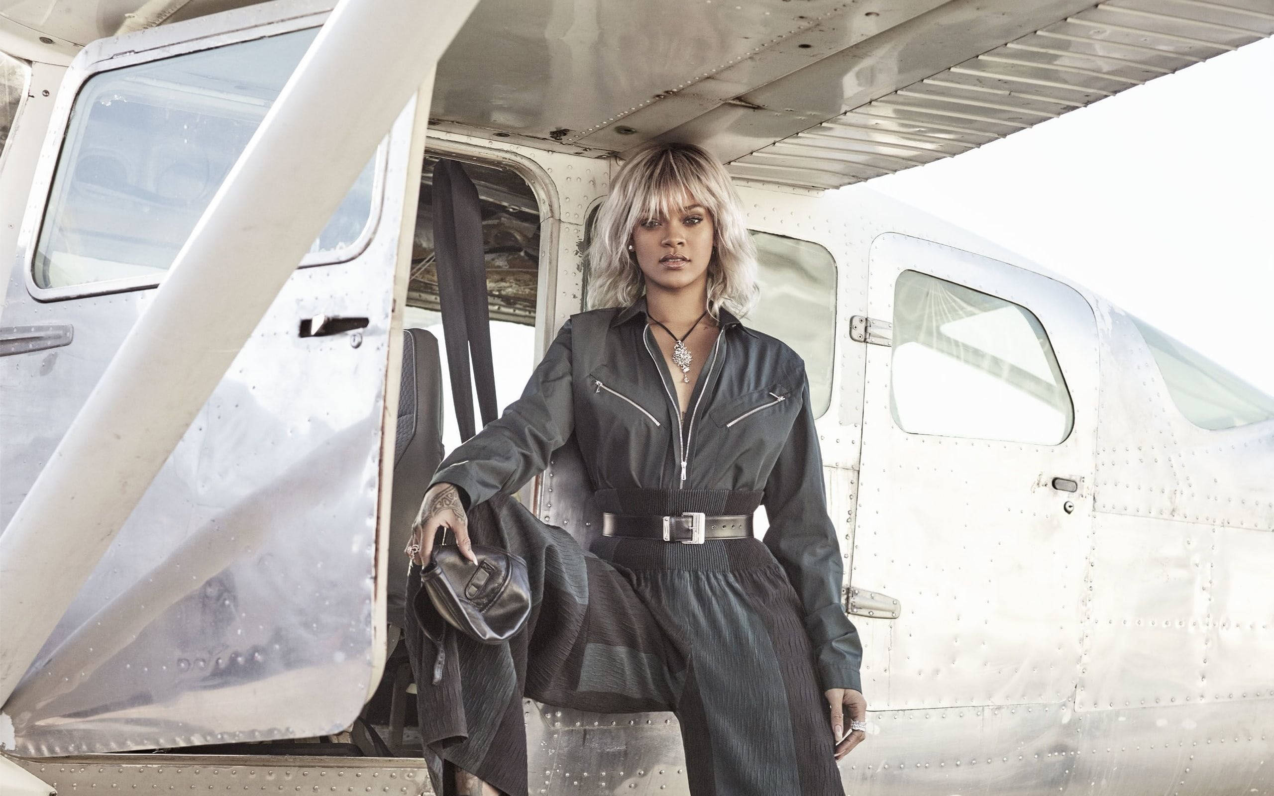 Rihanna, HD Metal Plane, blonde hair, 2K Desktop Wallpaper
