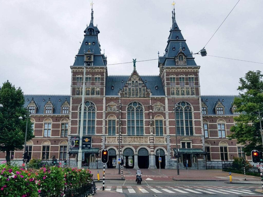 Rijksmuseum, twin spires, ornate brick facade, SD Desktop Wallpaper