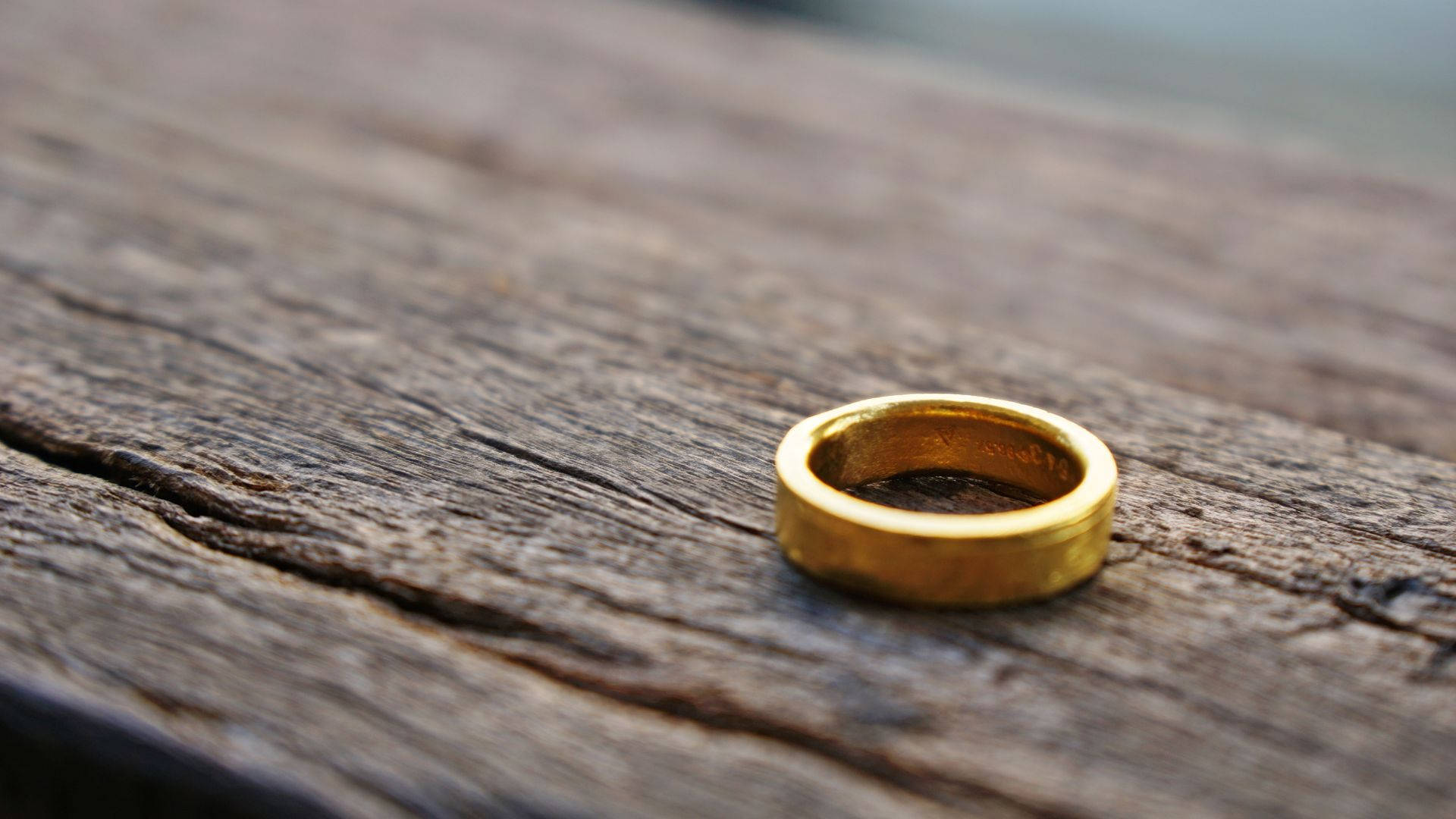 lone gold ring, gold ring, weathered wooden surface, Full HD Desktop Wallpaper