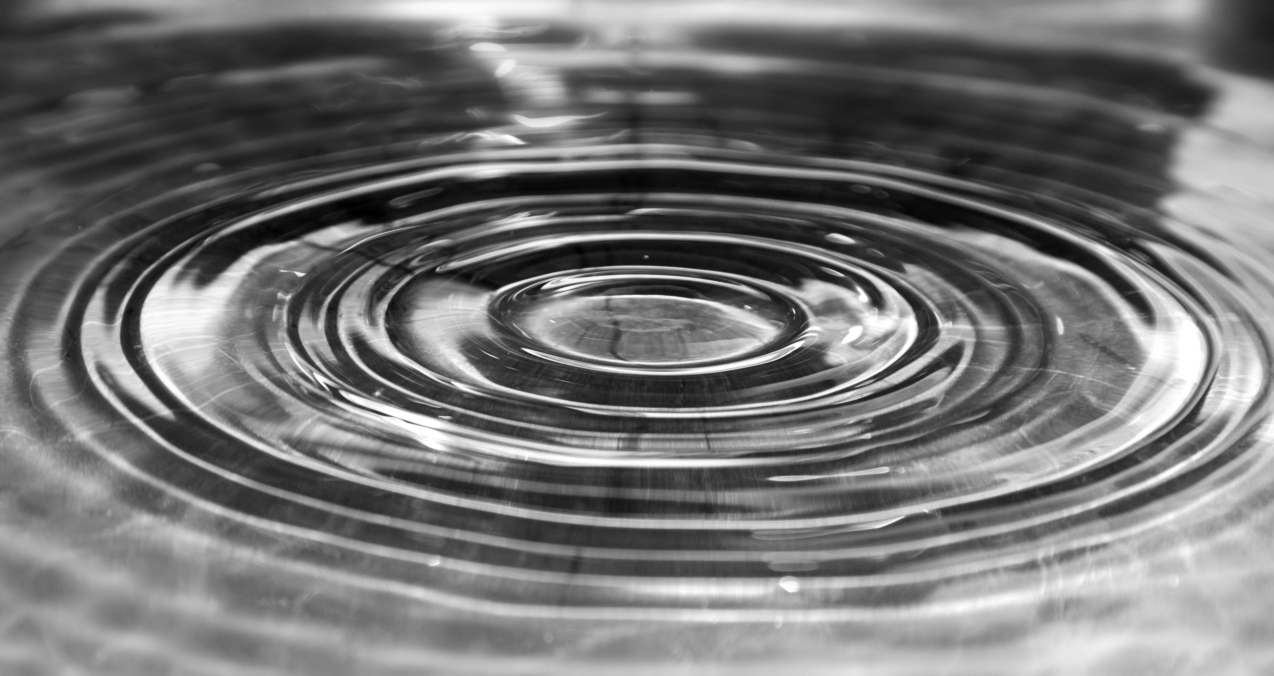 black and white, concentric ripples, calm water surface, 4K Desktop Wallpaper