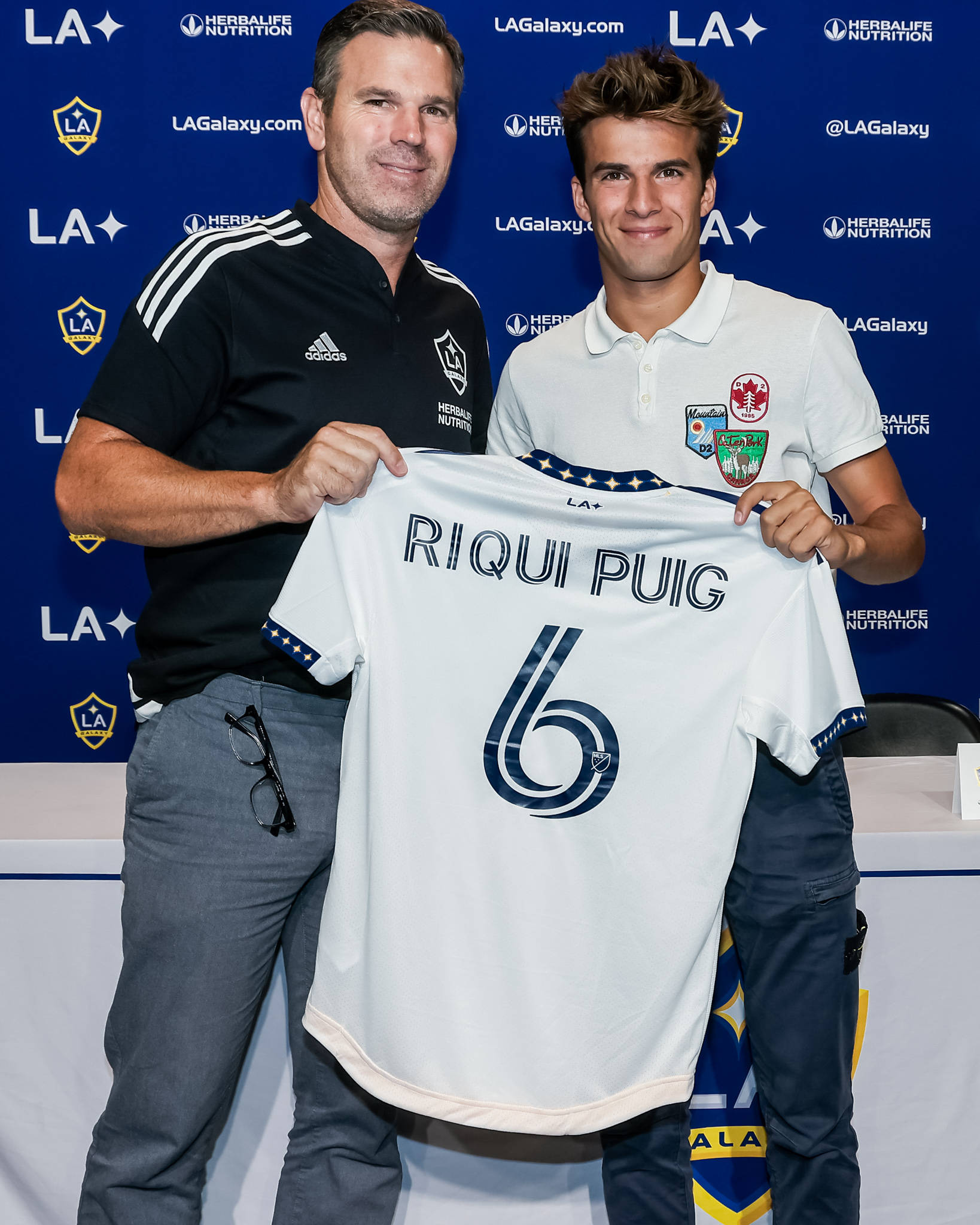 Riqui Puig, number 6, white soccer jersey, Full HD Phone Wallpaper