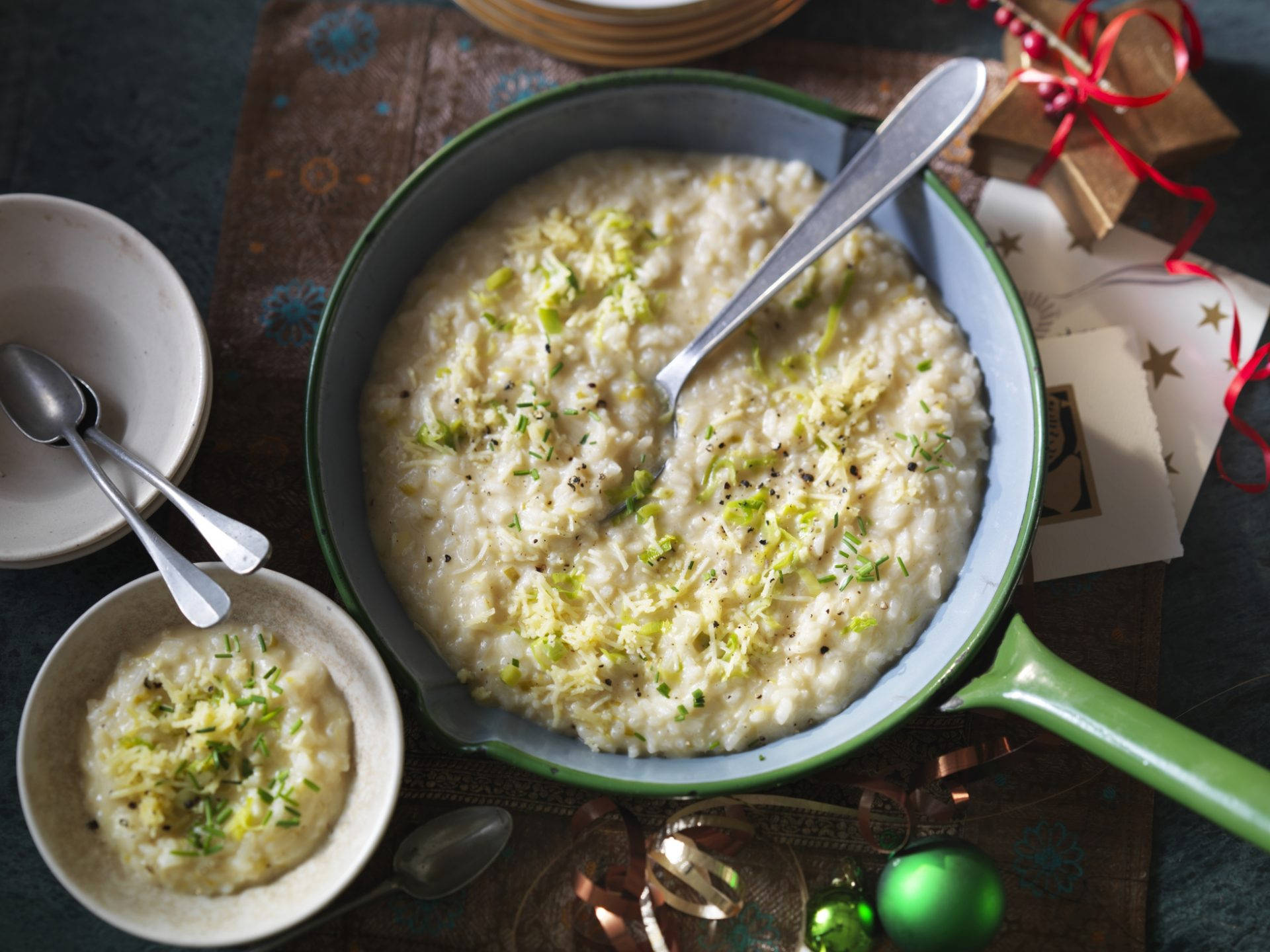 Broccoli Risotto, green pan, herbs, Full HD Desktop Wallpaper