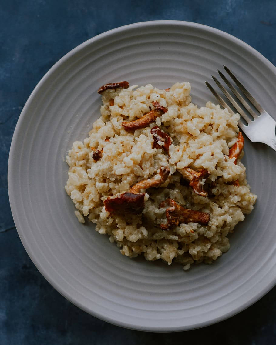 risotto, roasted mushrooms, textured white bowl, SD Phone Wallpaper