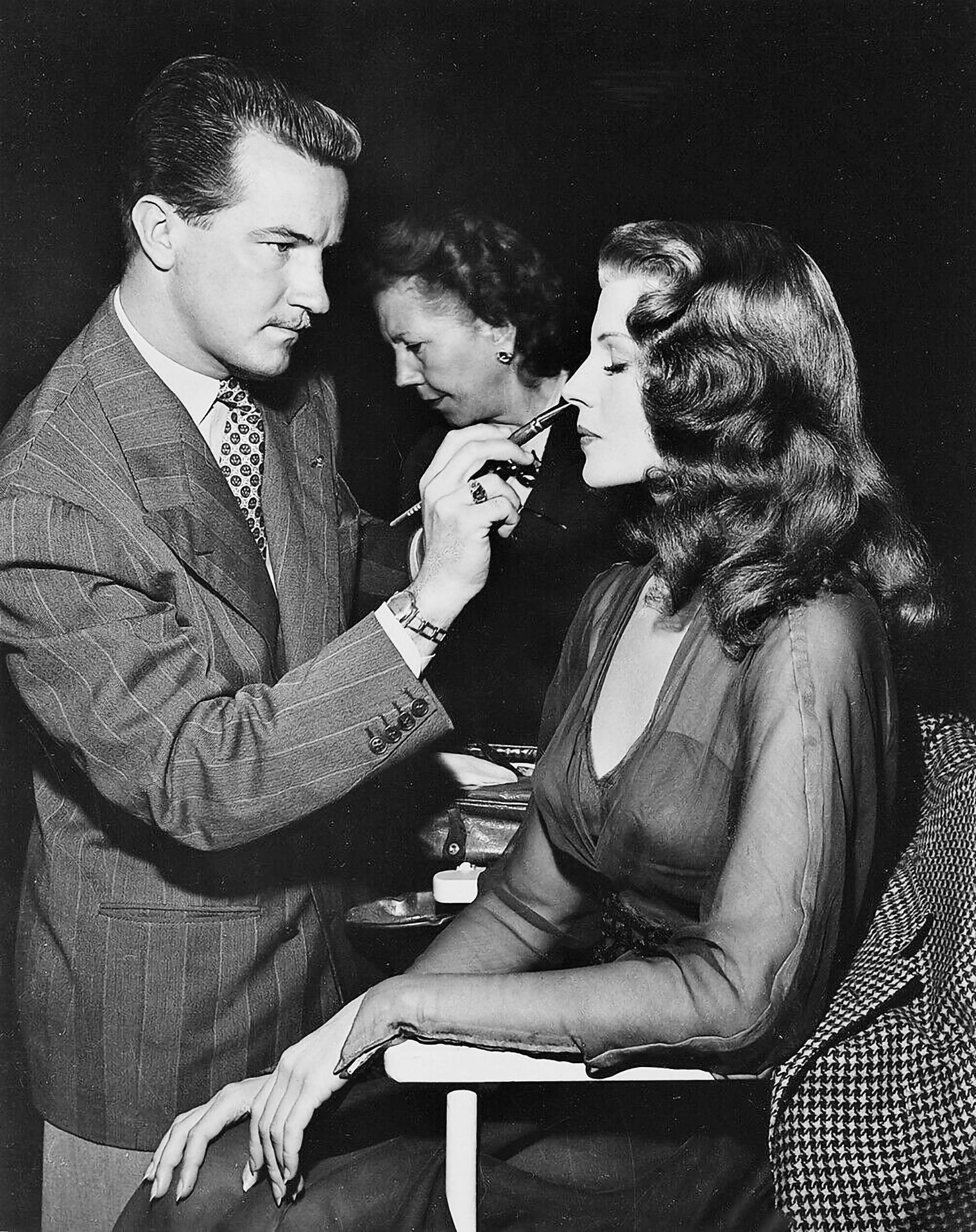 Rita Hayworth, black and white photo, man applying makeup, Full HD Phone Wallpaper