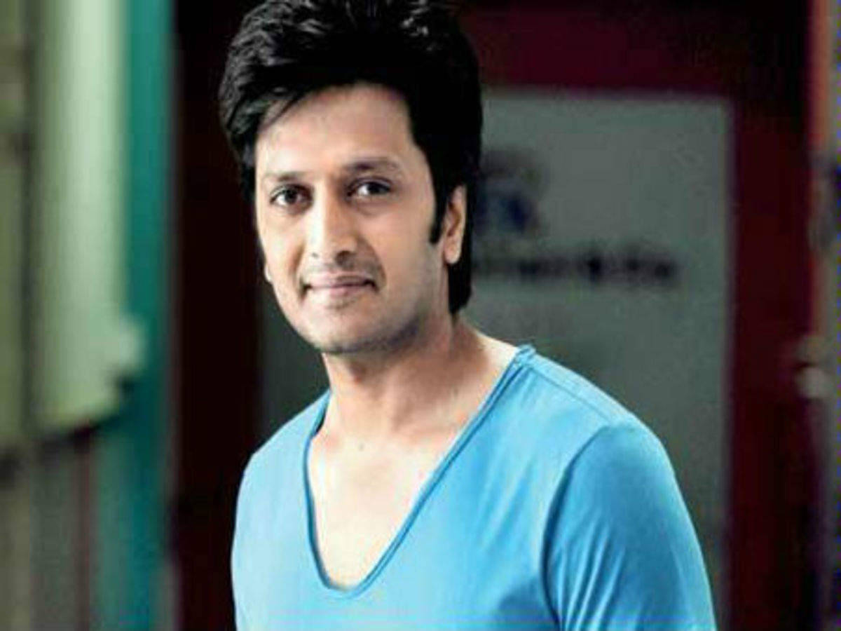 Riteish Deshmukh, dark hair, light blue v-neck shirt, SD Desktop Wallpaper