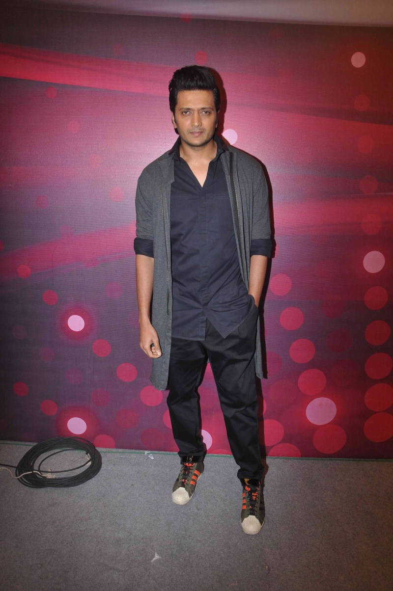 Riteish Deshmukh, simple black outfit, vibrant red and purple bokeh-lit backdrop, SD Phone Wallpaper