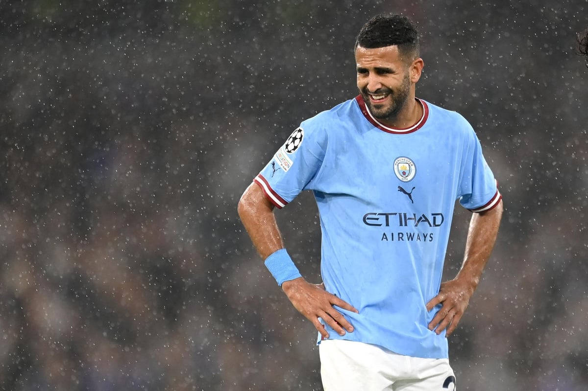 Riyad Mahrez, light blue jersey, rainy match, SD Desktop Wallpaper