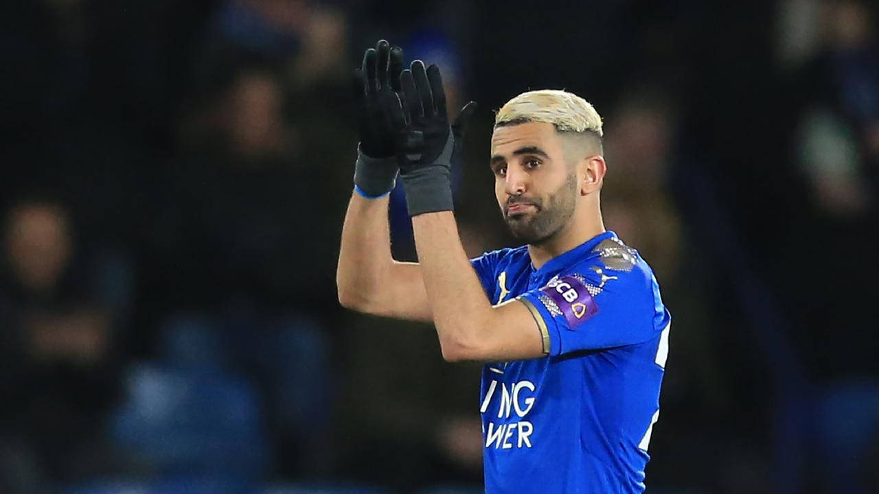 Riyad Mahrez, black gloves, blue jersey, HD Desktop Wallpaper