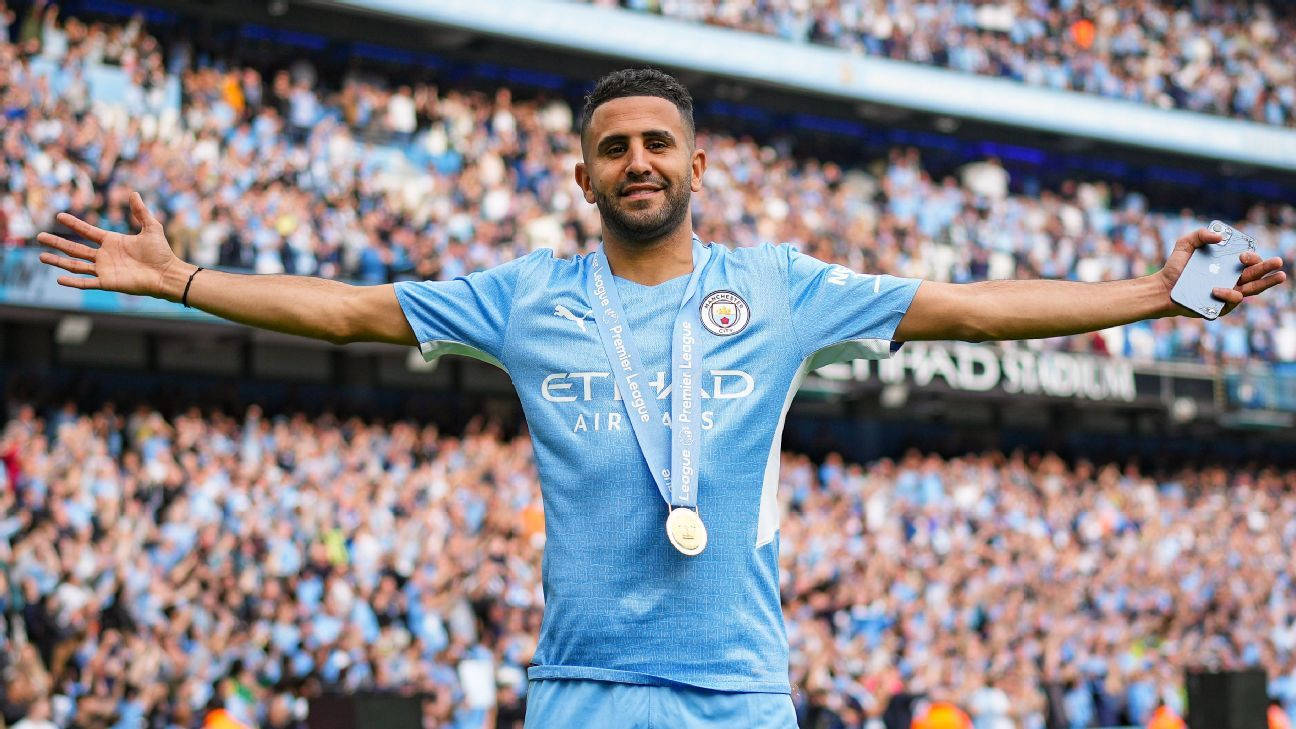 Riyad Mahrez, champion medal, trophy, HD Desktop Wallpaper