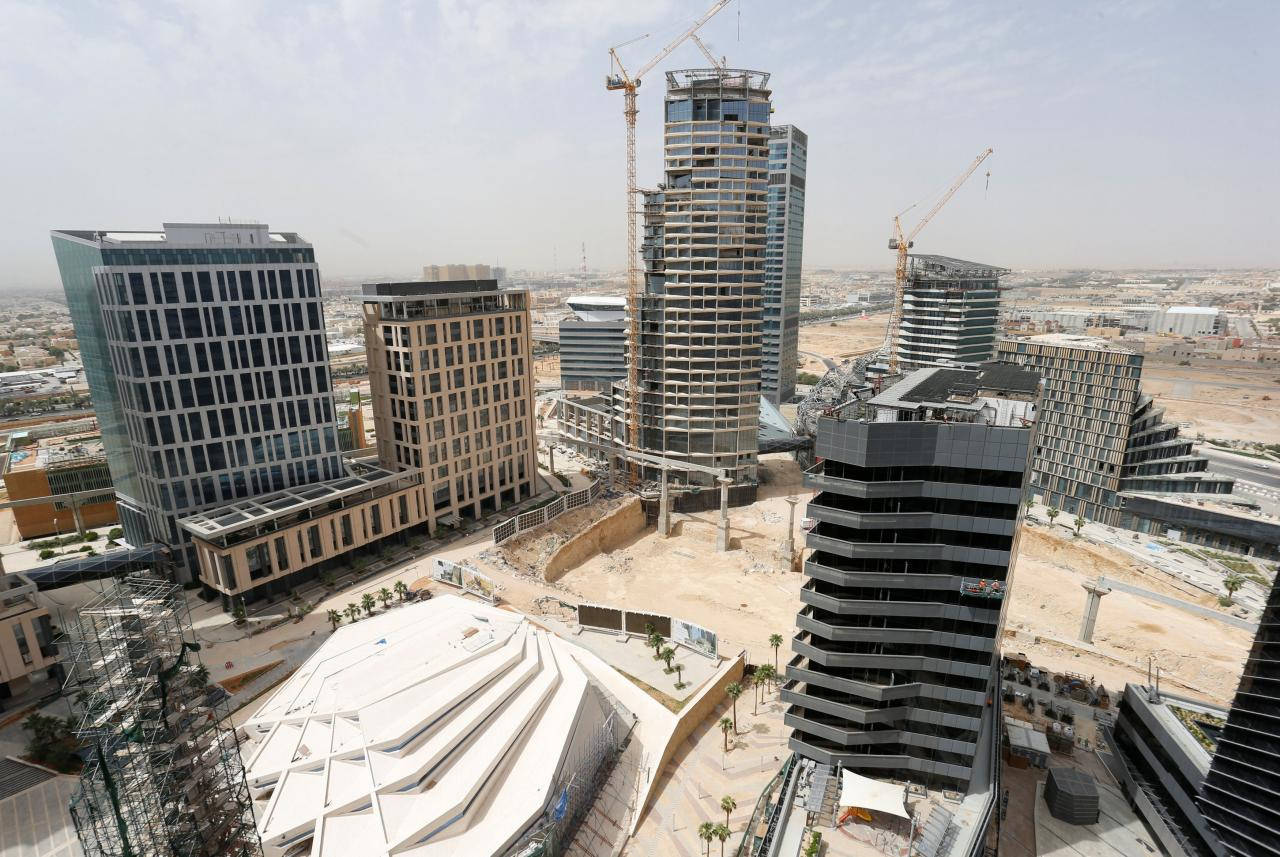 Riyadh, modern skyscrapers, cranes, HD Desktop Wallpaper