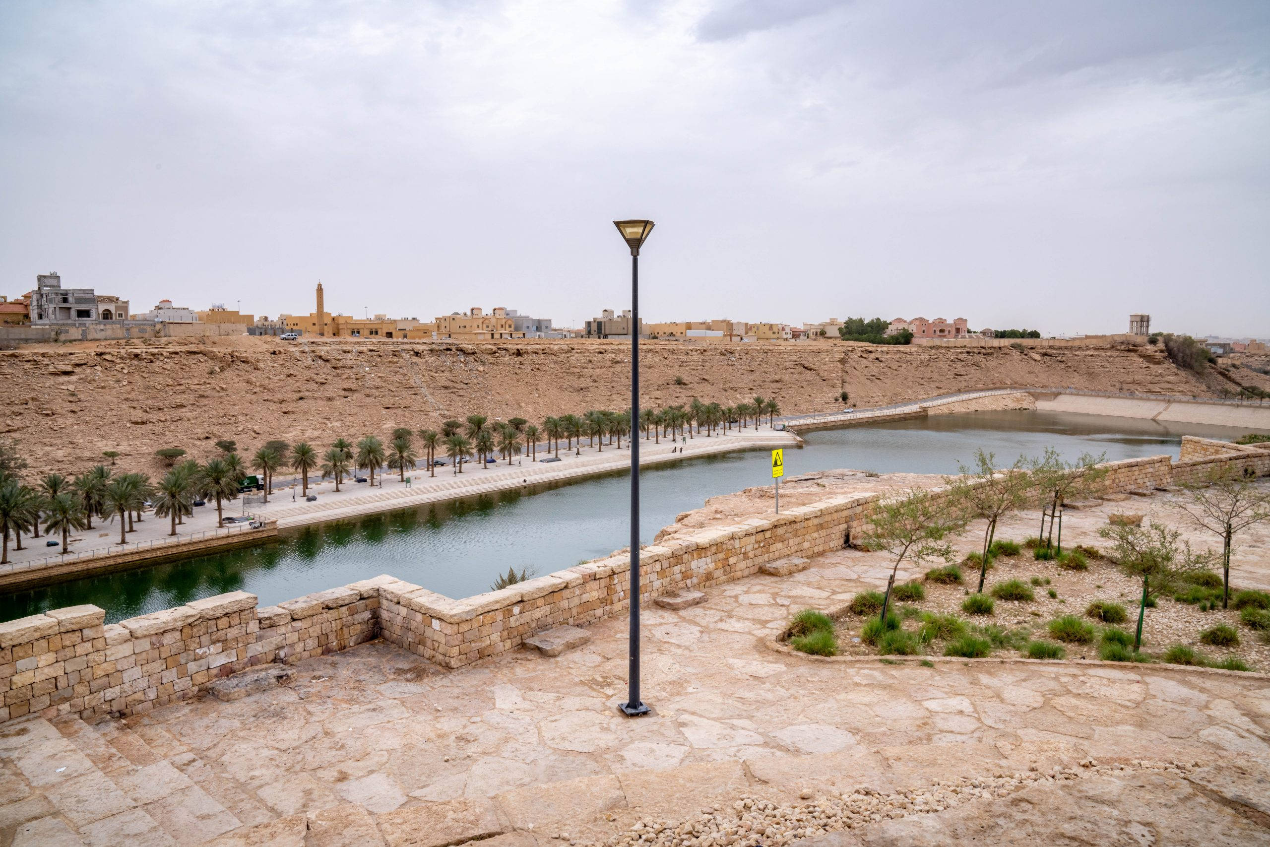 Riyadh, canal, palm trees, 2K Desktop Wallpaper