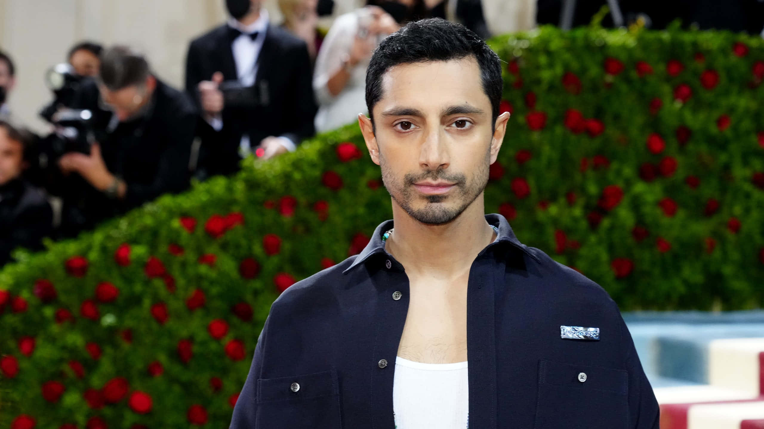 Riz Ahmed, dark blue shirt, white tank top, 2K Desktop Wallpaper