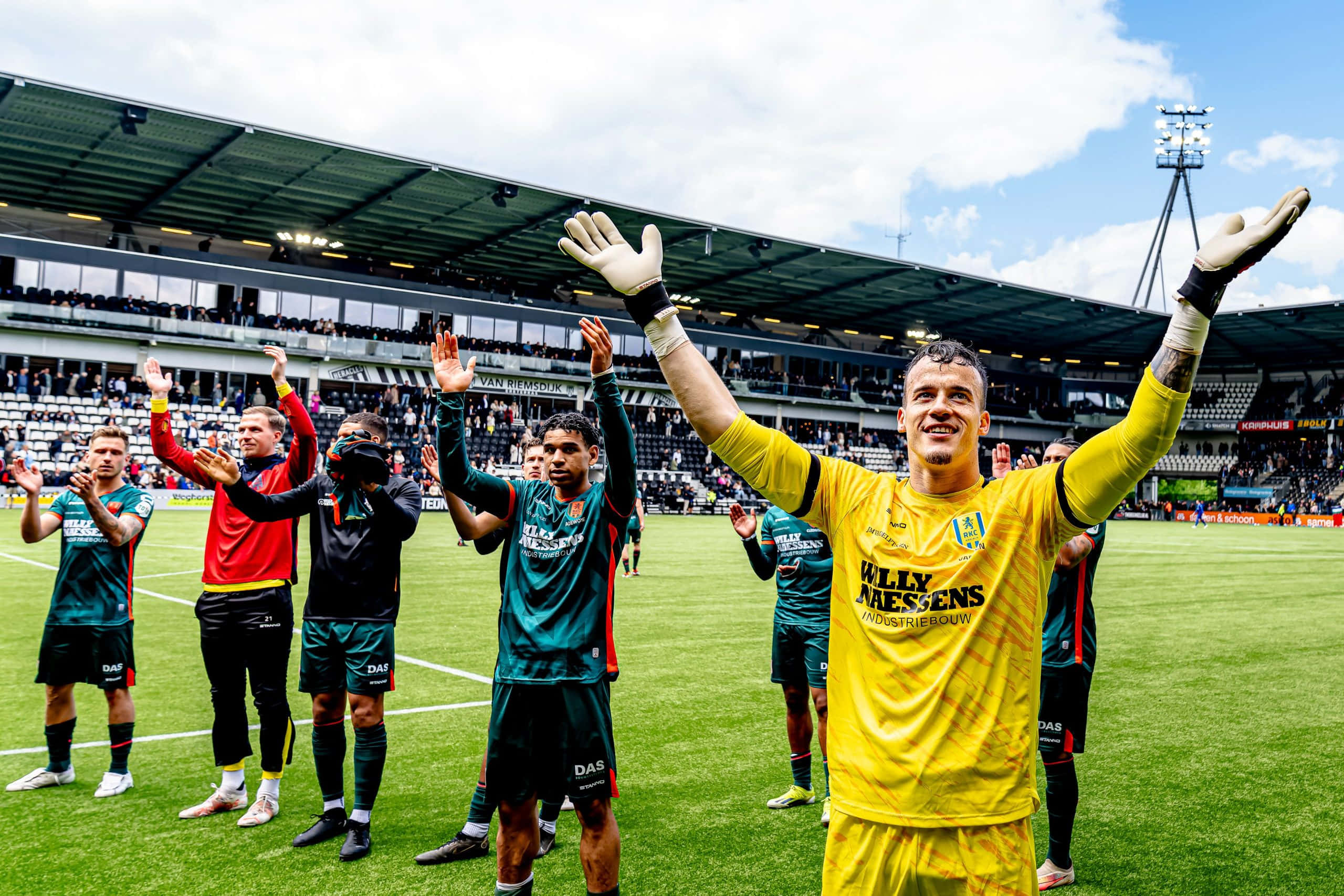 RKC Waalwijk, goalkeeper, bright yellow jersey, 2K Desktop Wallpaper