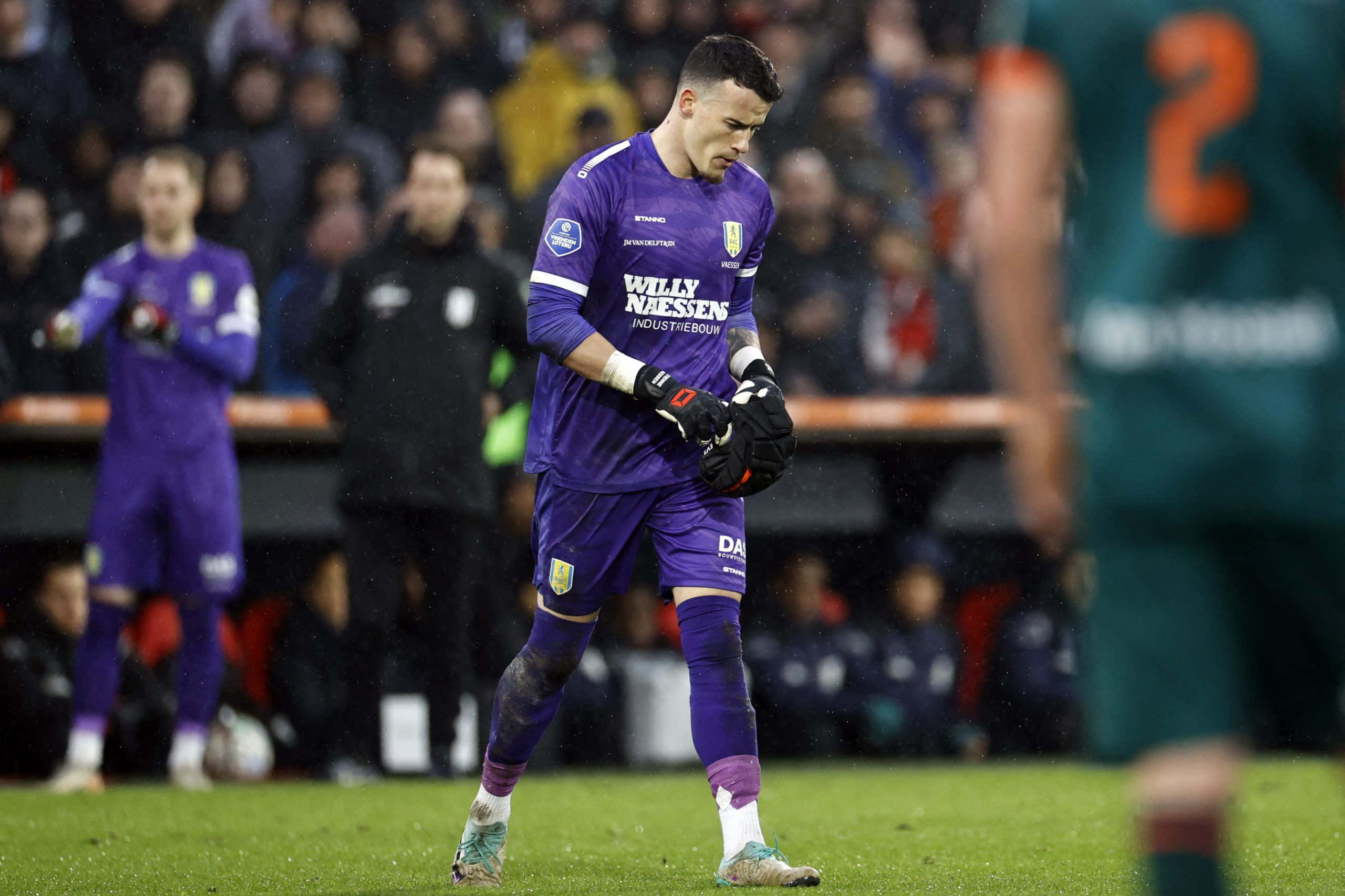 RKC Waalwijk, goalkeeper, purple kit, 2K Desktop Wallpaper
