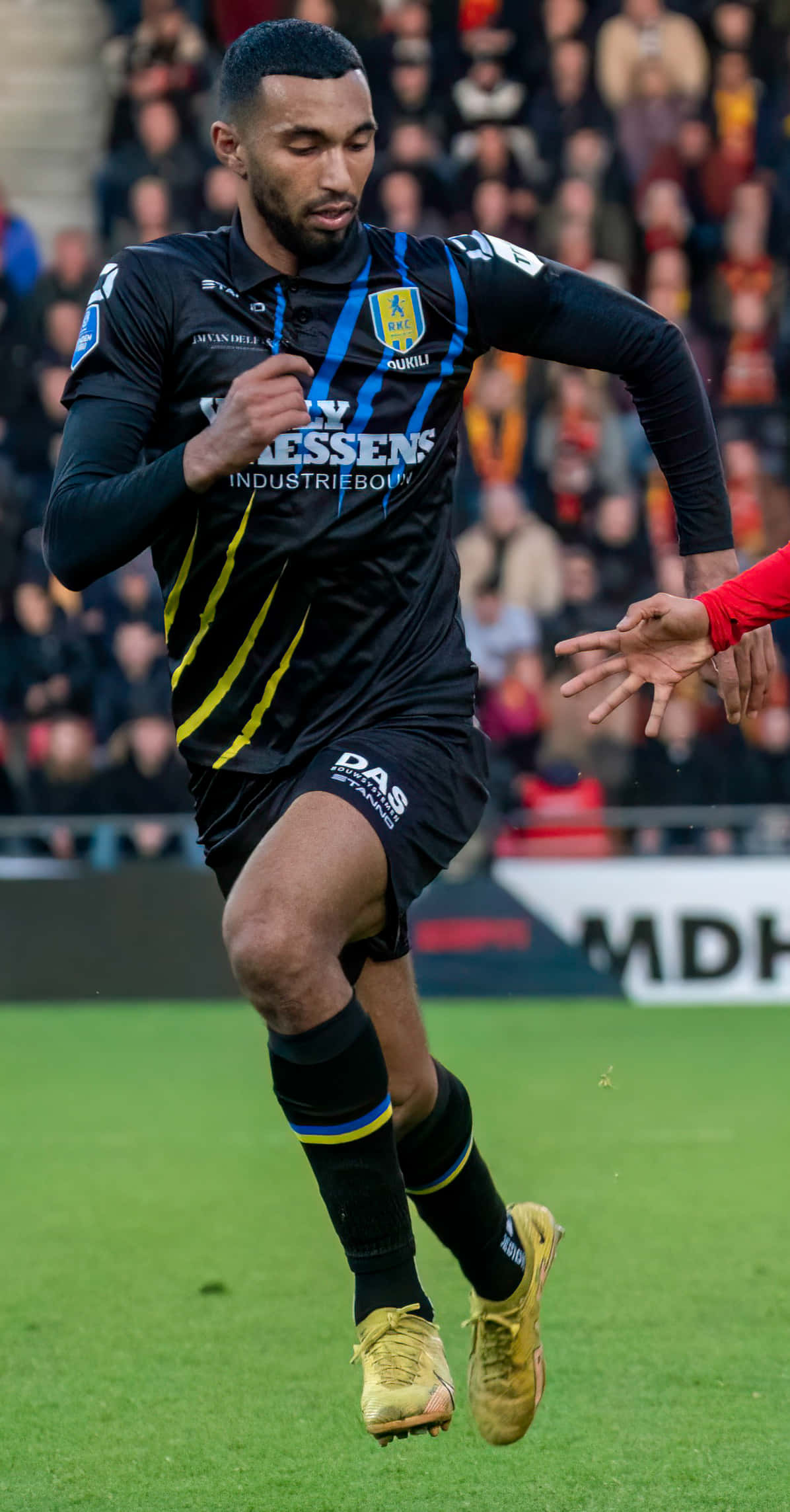 R K C Waalwijk, black jersey with yellow stripes, green pitch, Full HD Phone Wallpaper