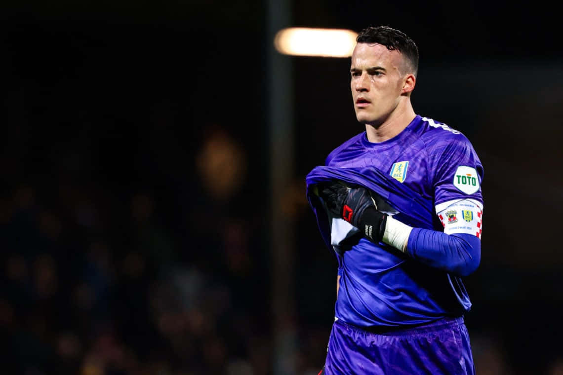 R K C Waalwijk, goalkeeper, vibrant purple kit, SD Desktop Wallpaper
