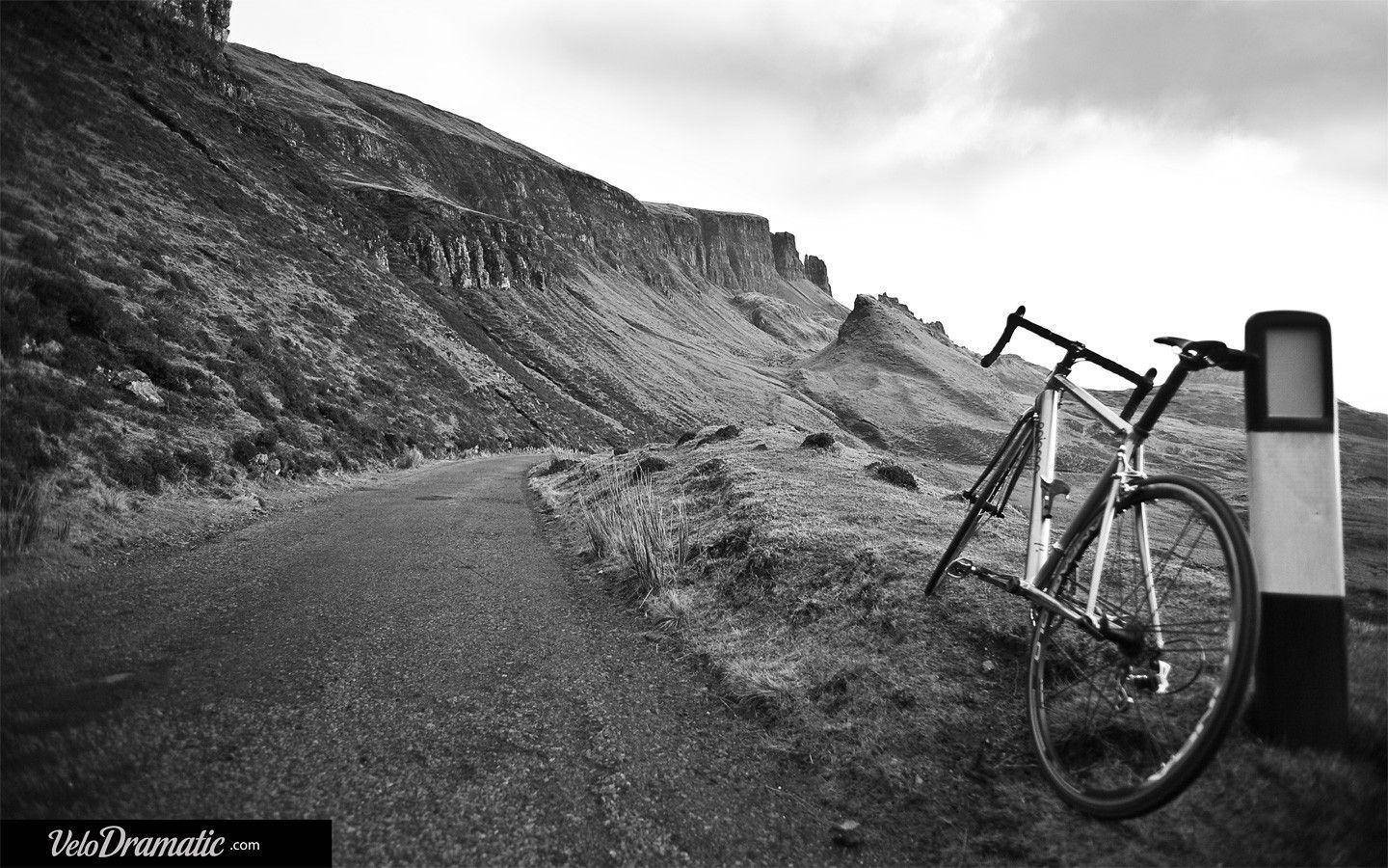 road bike, mountain road, roadside post, HD Desktop Wallpaper