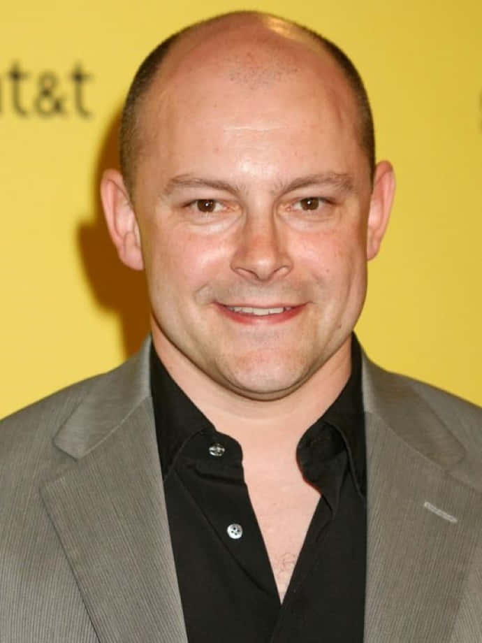 Rob Corddry, gray suit, black shirt, SD Phone Wallpaper