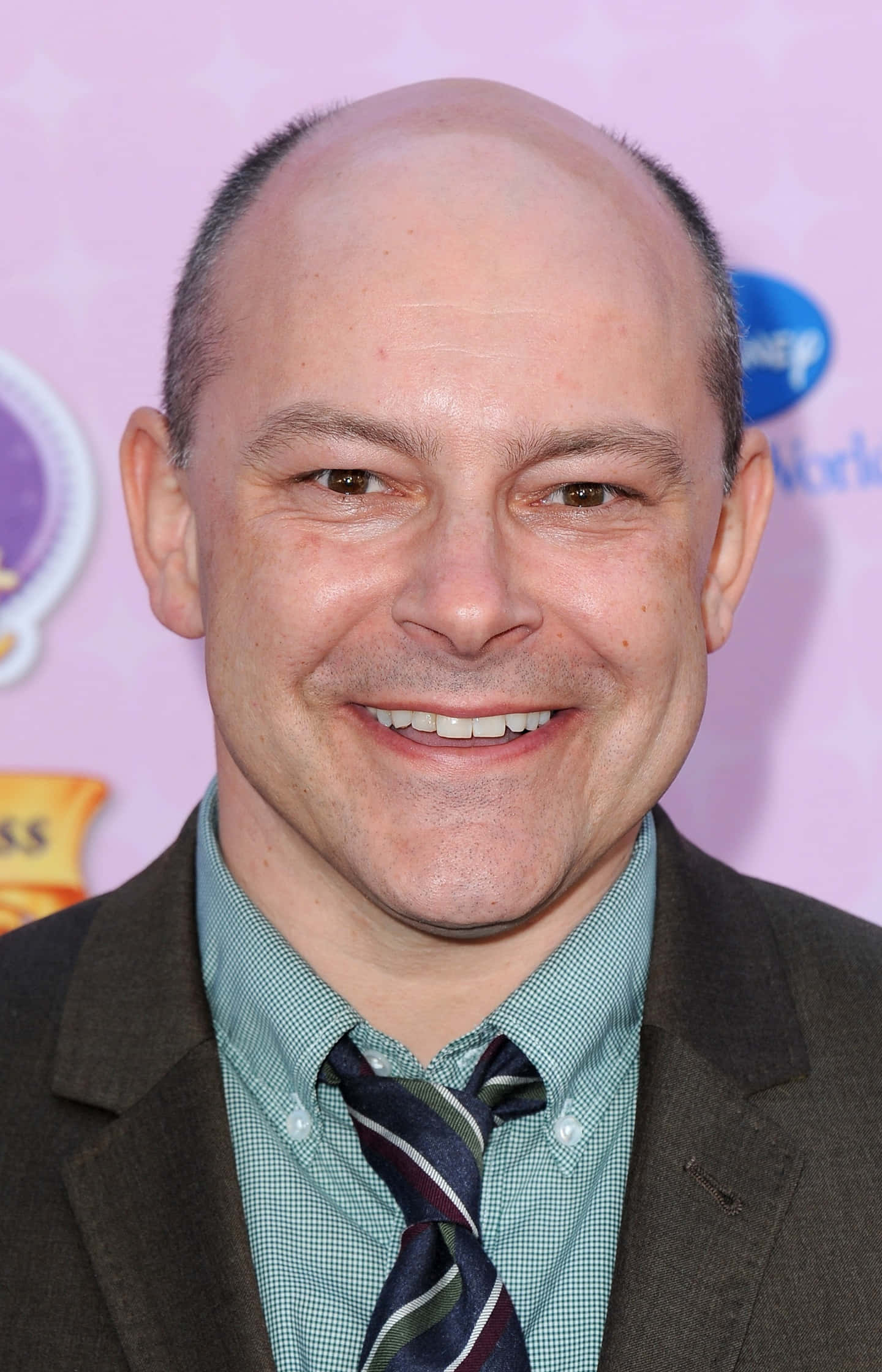 Rob Corddry, ice-blue suit, striped tie, Full HD Phone Wallpaper