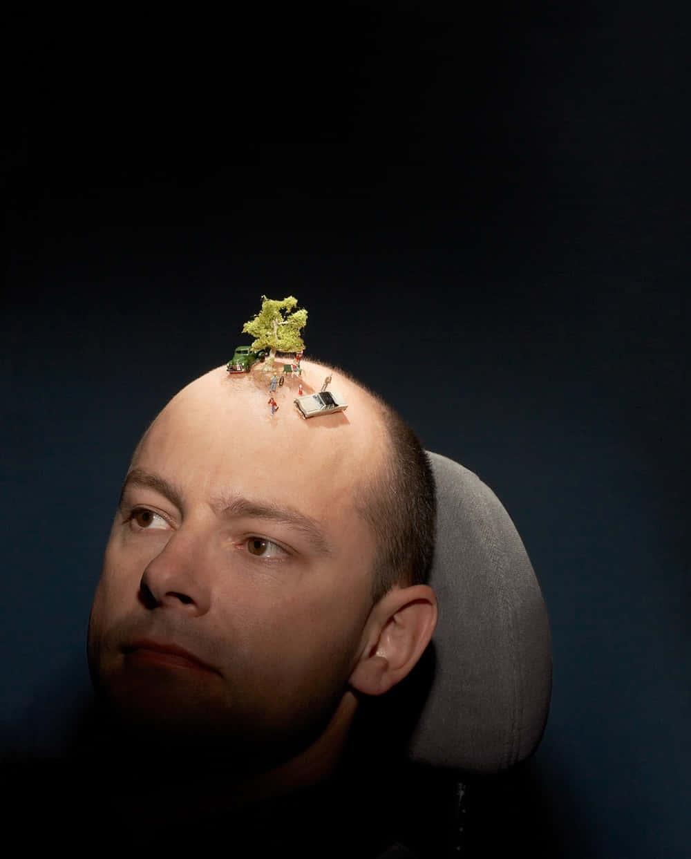Rob Corddry, red carpet event, miniature cityscape, SD Phone Wallpaper