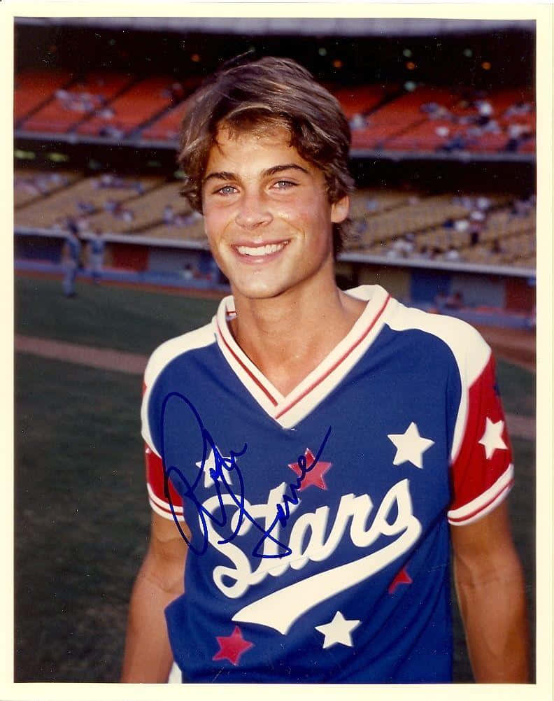 Rob Lowe, blue Stars baseball jersey, red stars, SD Phone Wallpaper