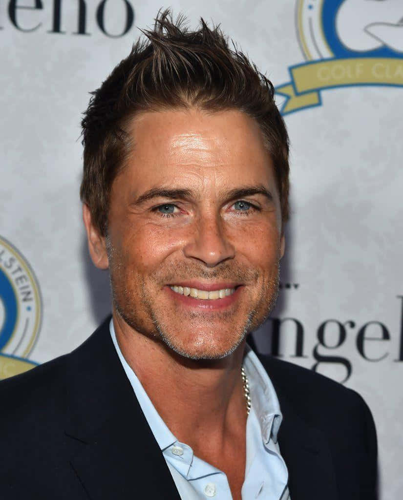 Rob Lowe, dark suit, light blue shirt, SD Phone Wallpaper