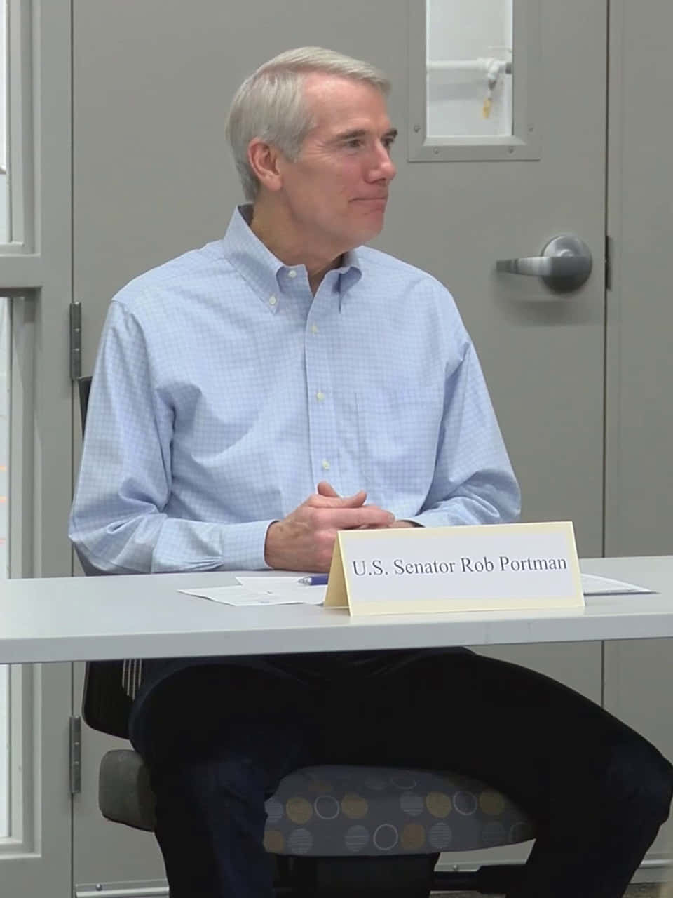 Rob Portman, light blue checkered shirt, plain room, HD Phone Wallpaper