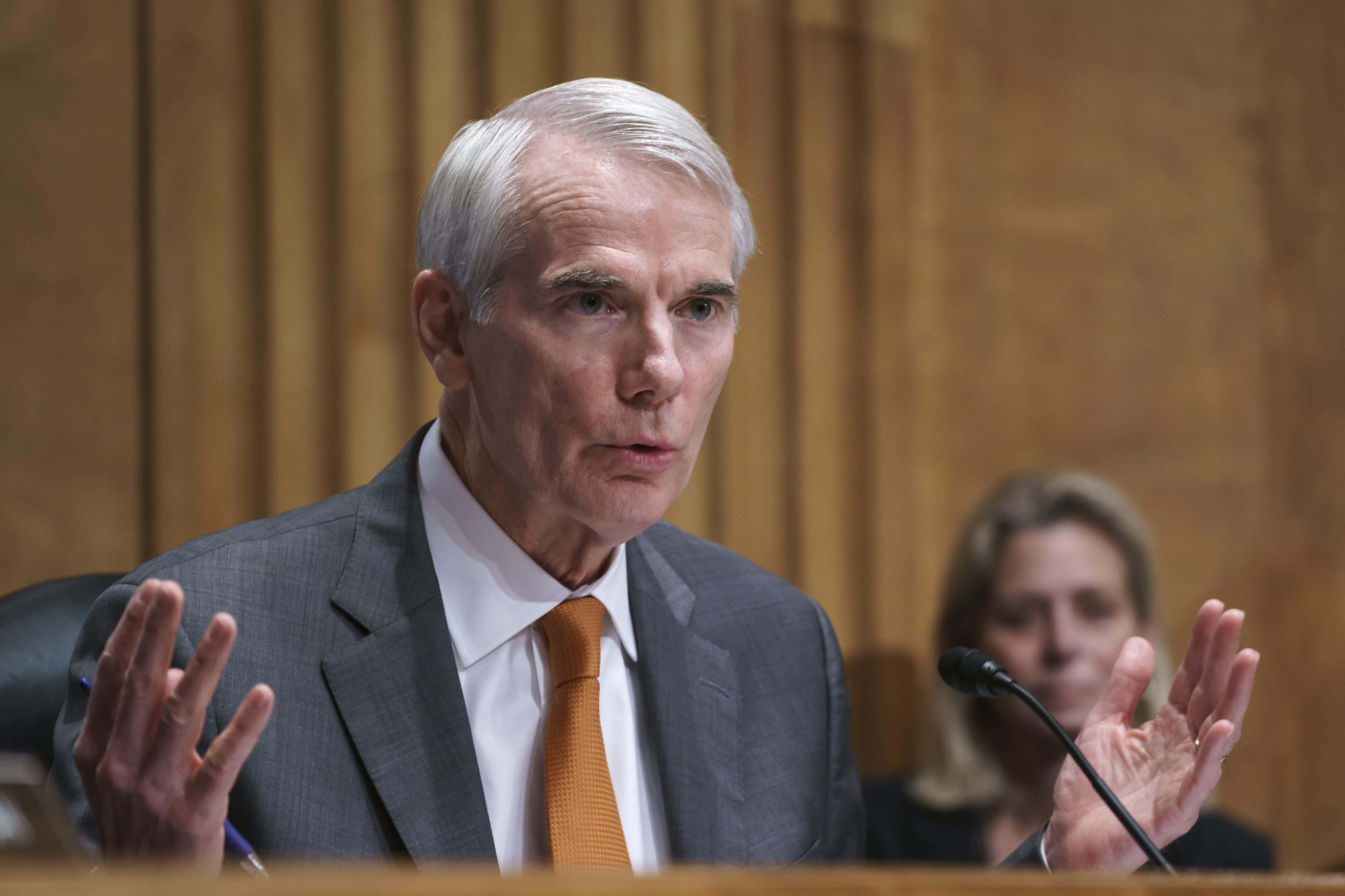Rob Portman, gray suit, orange tie, 4K Desktop Wallpaper