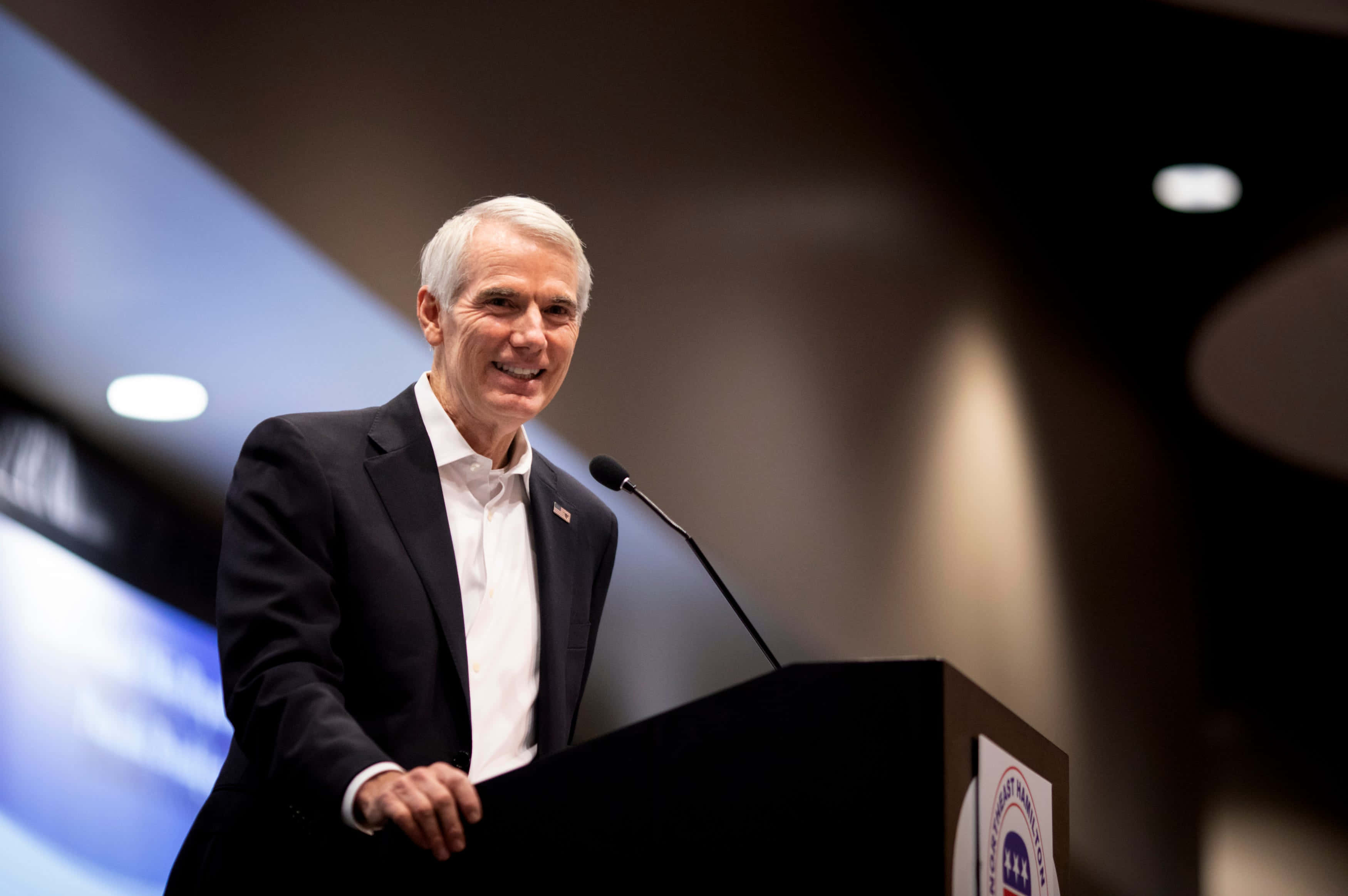 Rob Portman, podium, dark suit, 2K Desktop Wallpaper