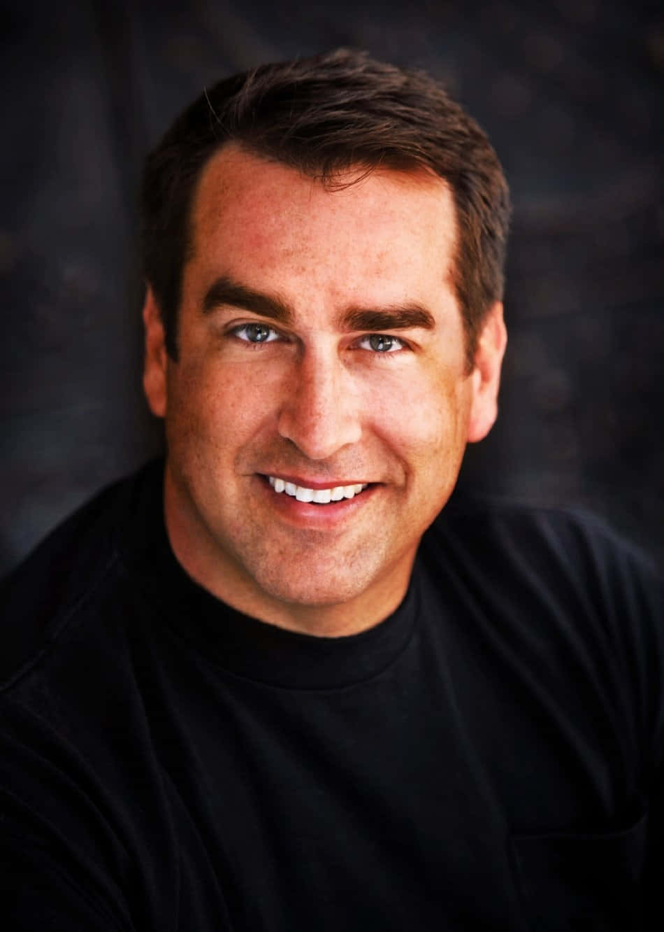 Rob Riggle, black t-shirt, short brown hair, HD Phone Wallpaper