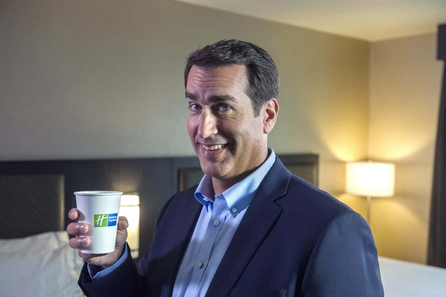 Rob Riggle, suit, hotel coffee cup, HD Desktop Wallpaper
