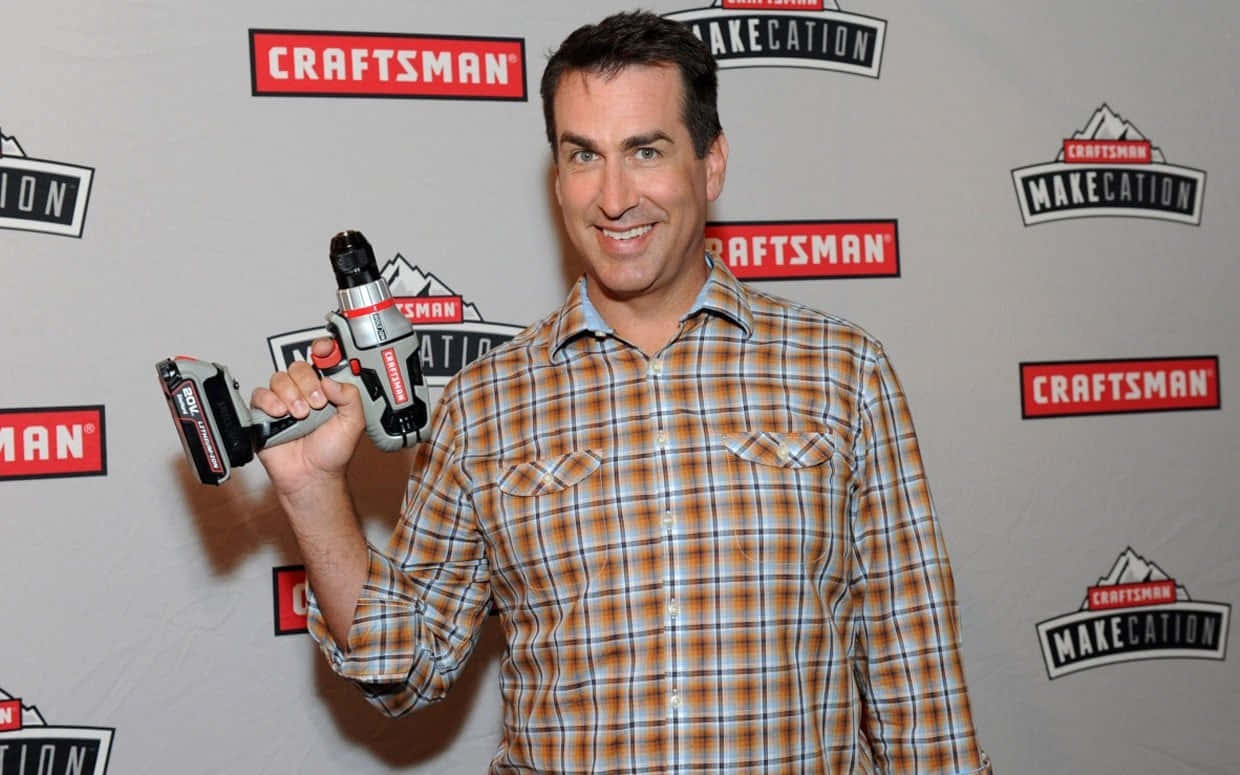 Rob Riggle, plaid shirt, Craftsman power drill, SD Desktop Wallpaper