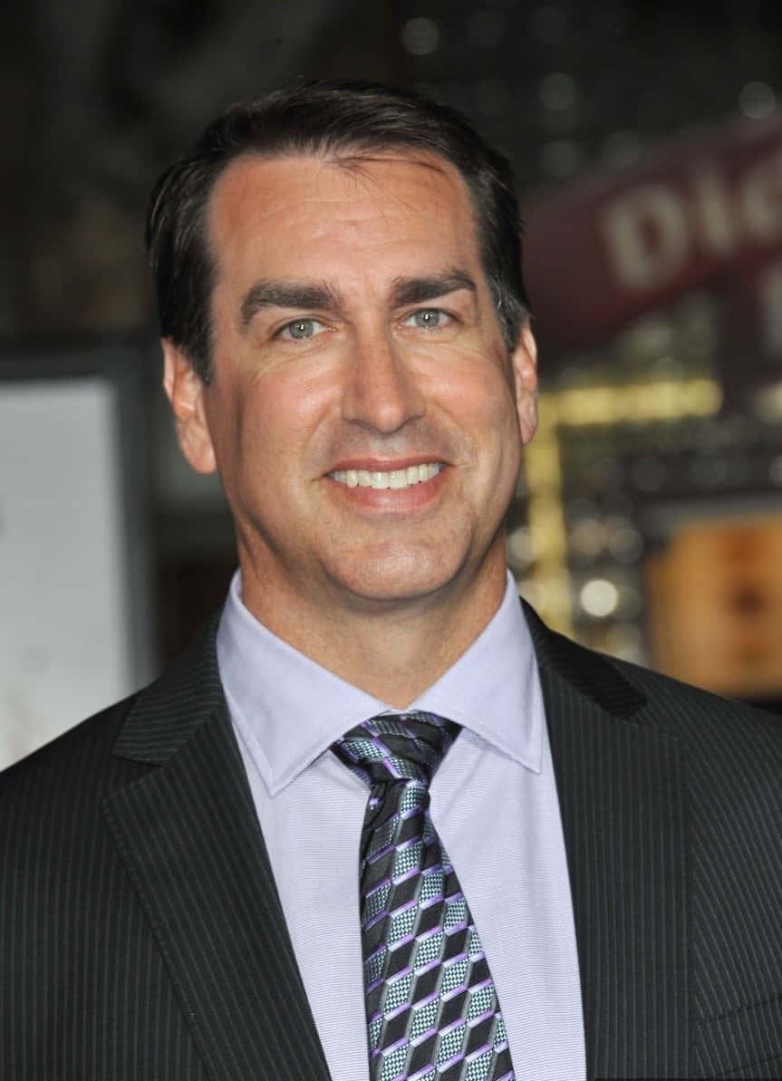 Rob Riggle, pinstripe suit, patterned tie, SD Phone Wallpaper